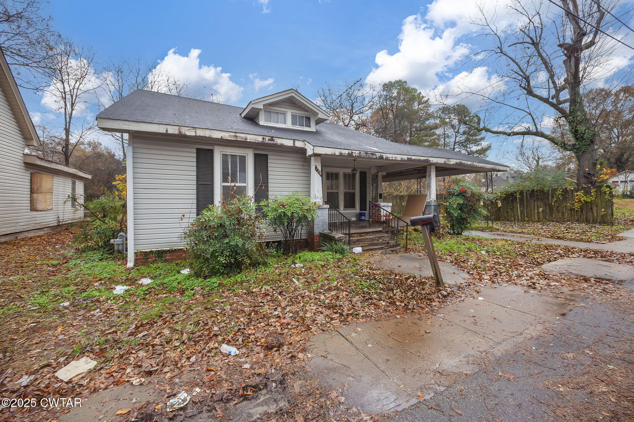 704 N 17th Avenue