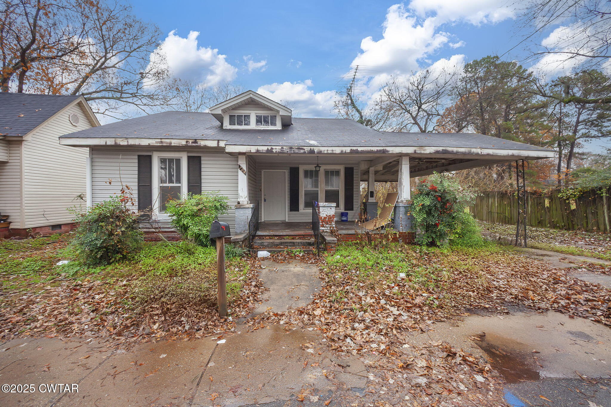 704 N 17th Avenue
