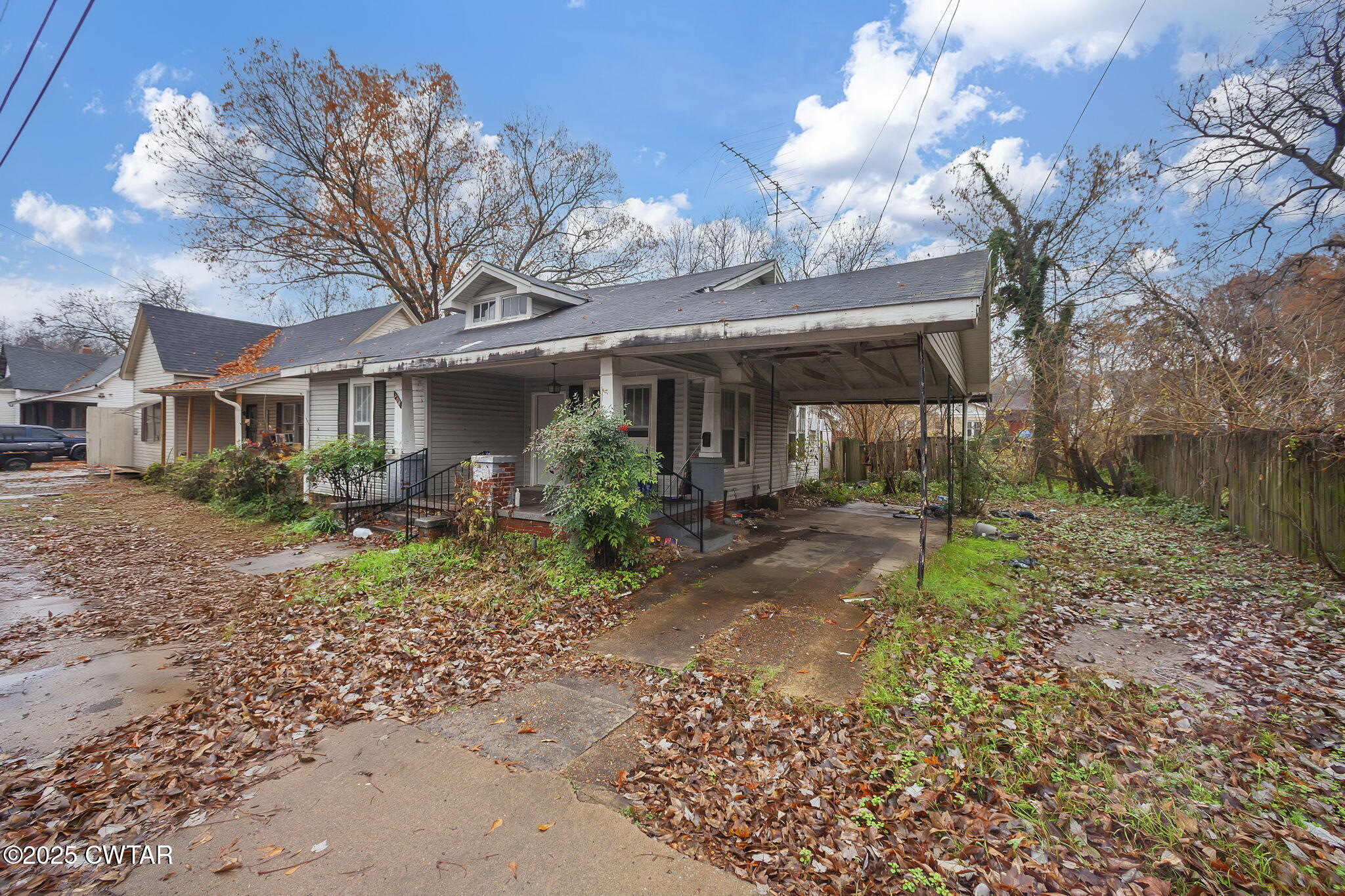 704 N 17th Avenue