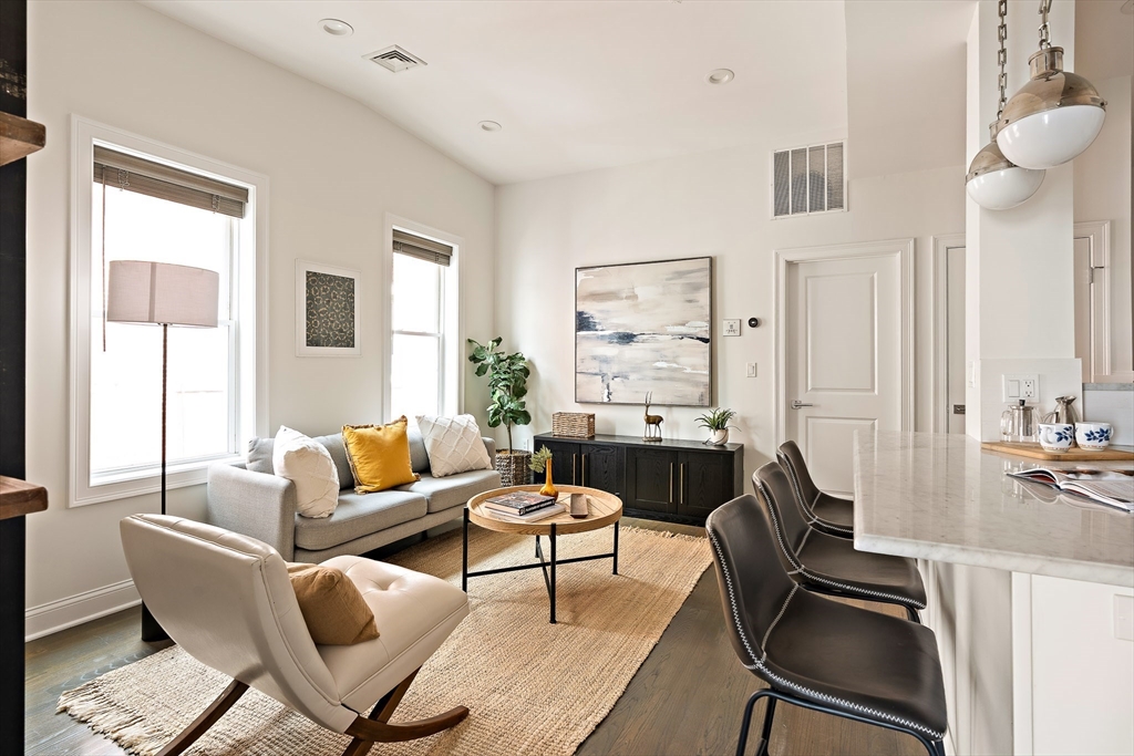 18 Chelsea St # 3