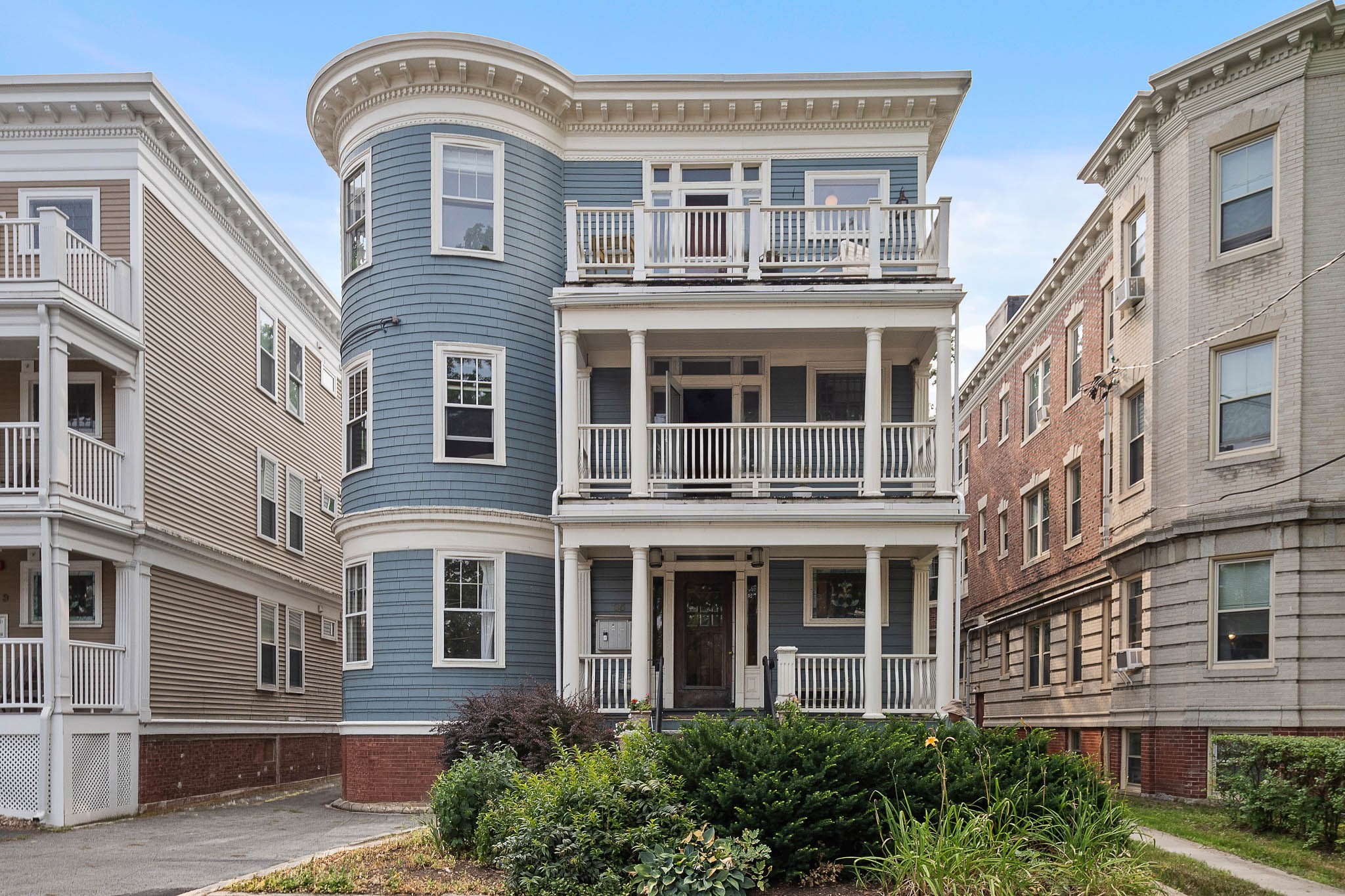 85 Trowbridge St # 3