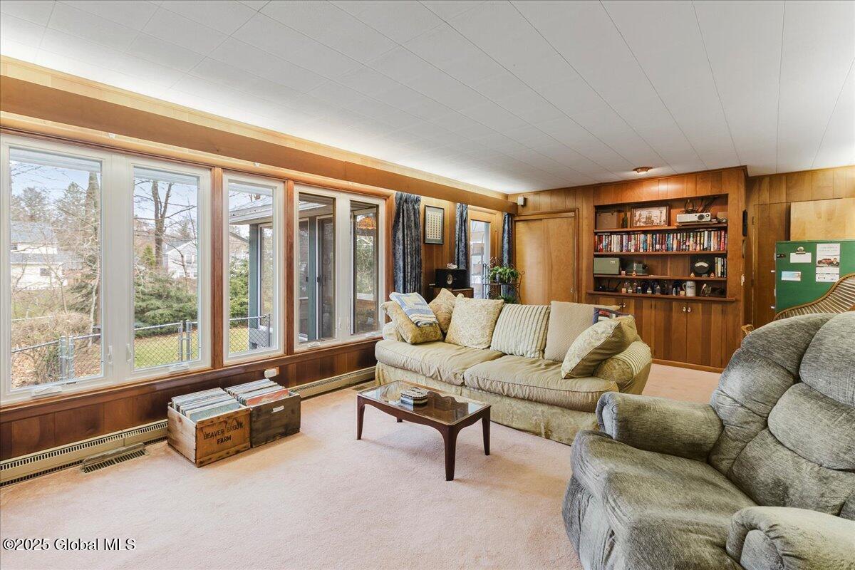 4 Queensbury Place