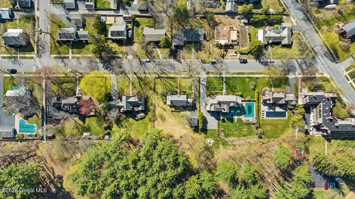 27 Horicon Avenue