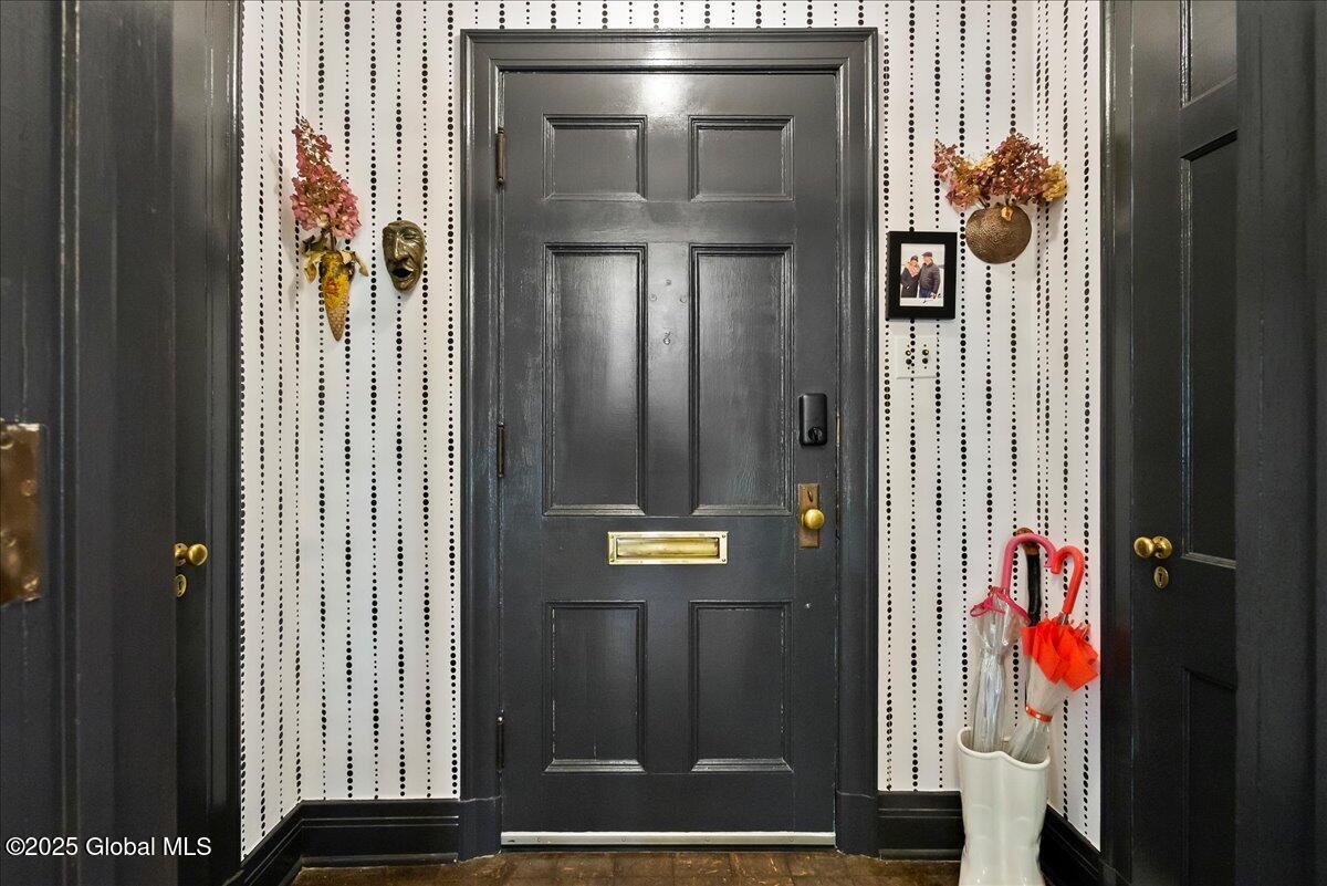 27 Horicon Avenue