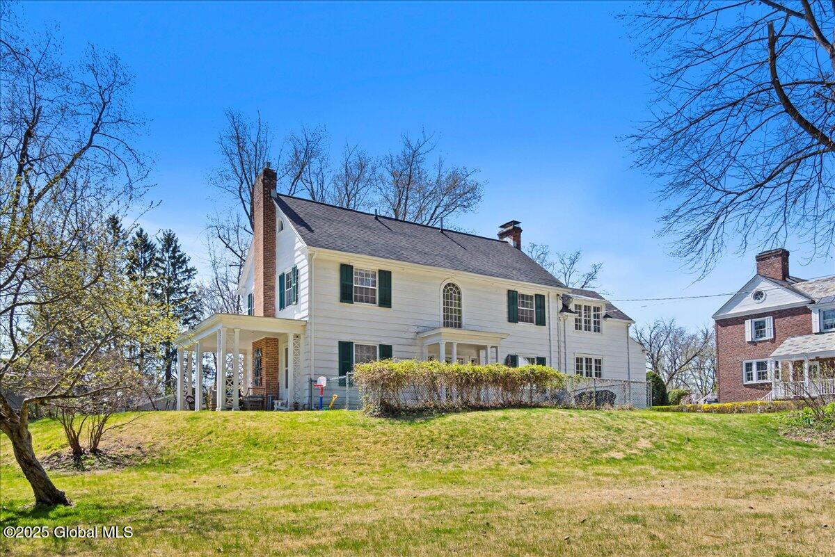 27 Horicon Avenue
