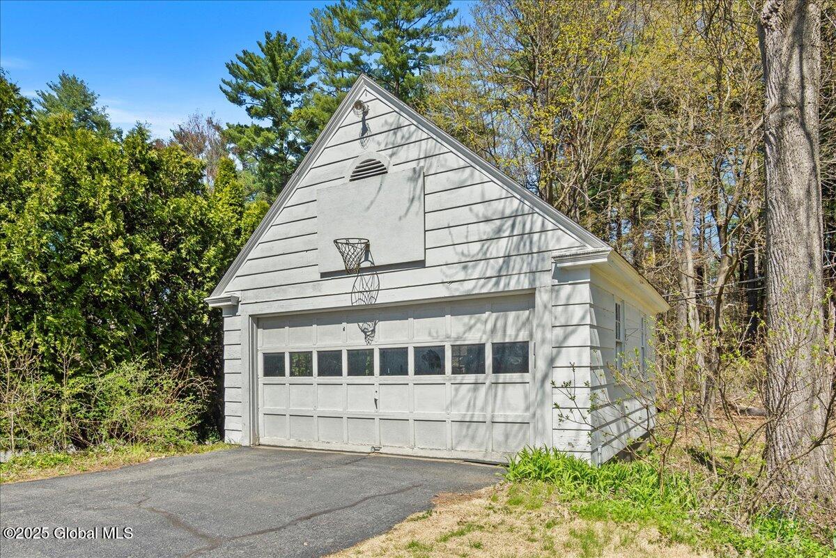 27 Horicon Avenue