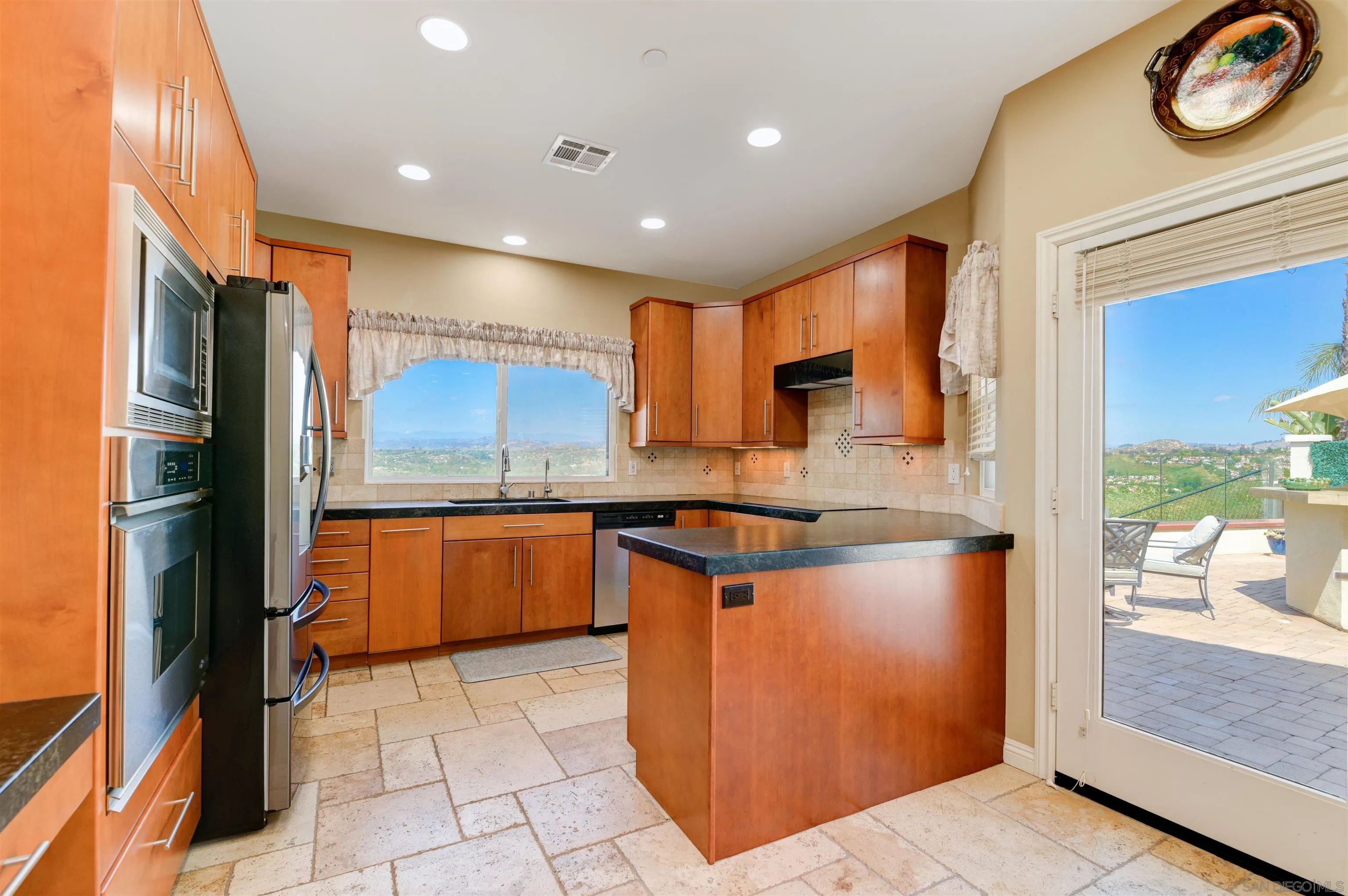 3522 Avenida Amorosa