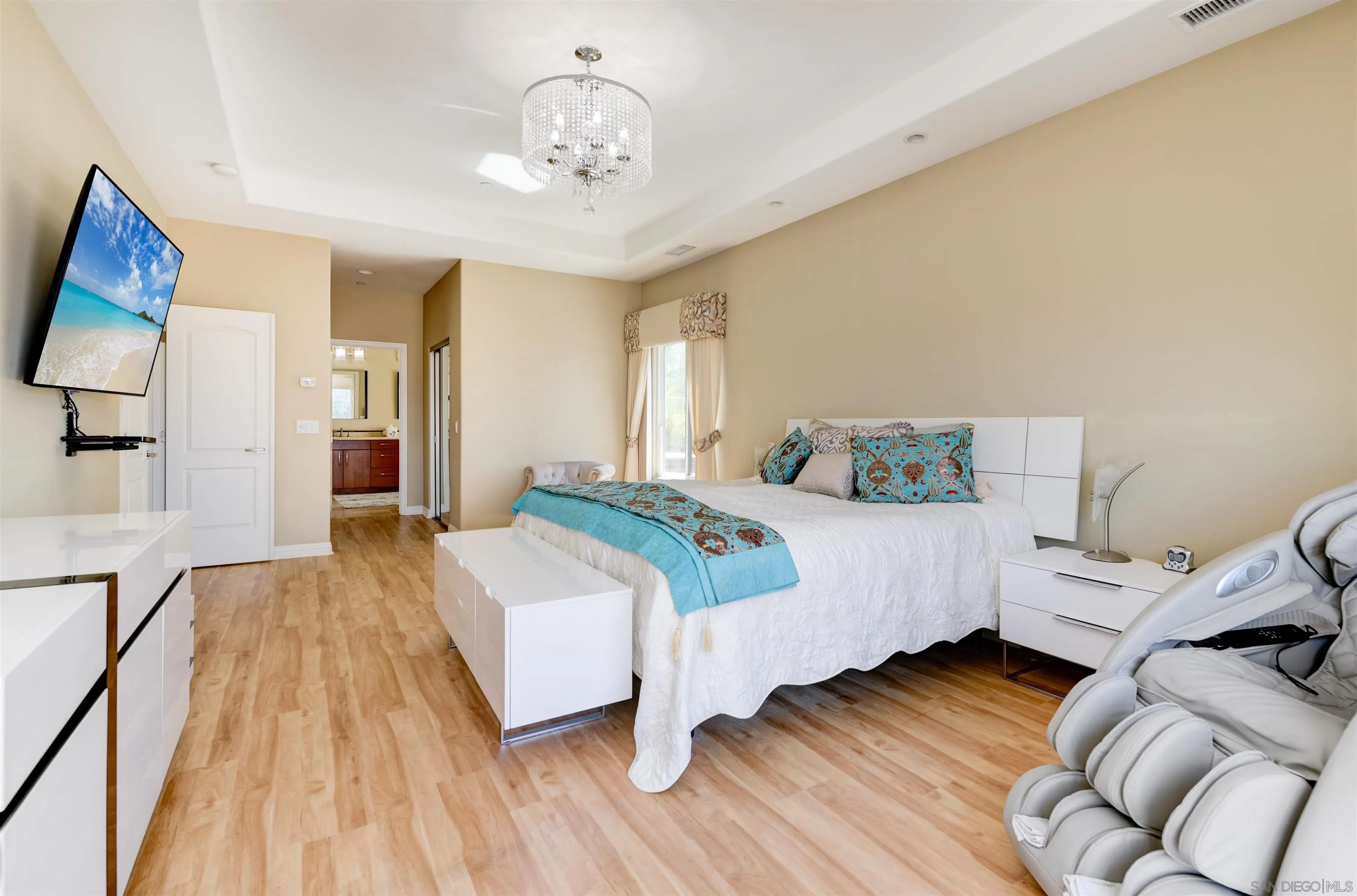 3522 Avenida Amorosa