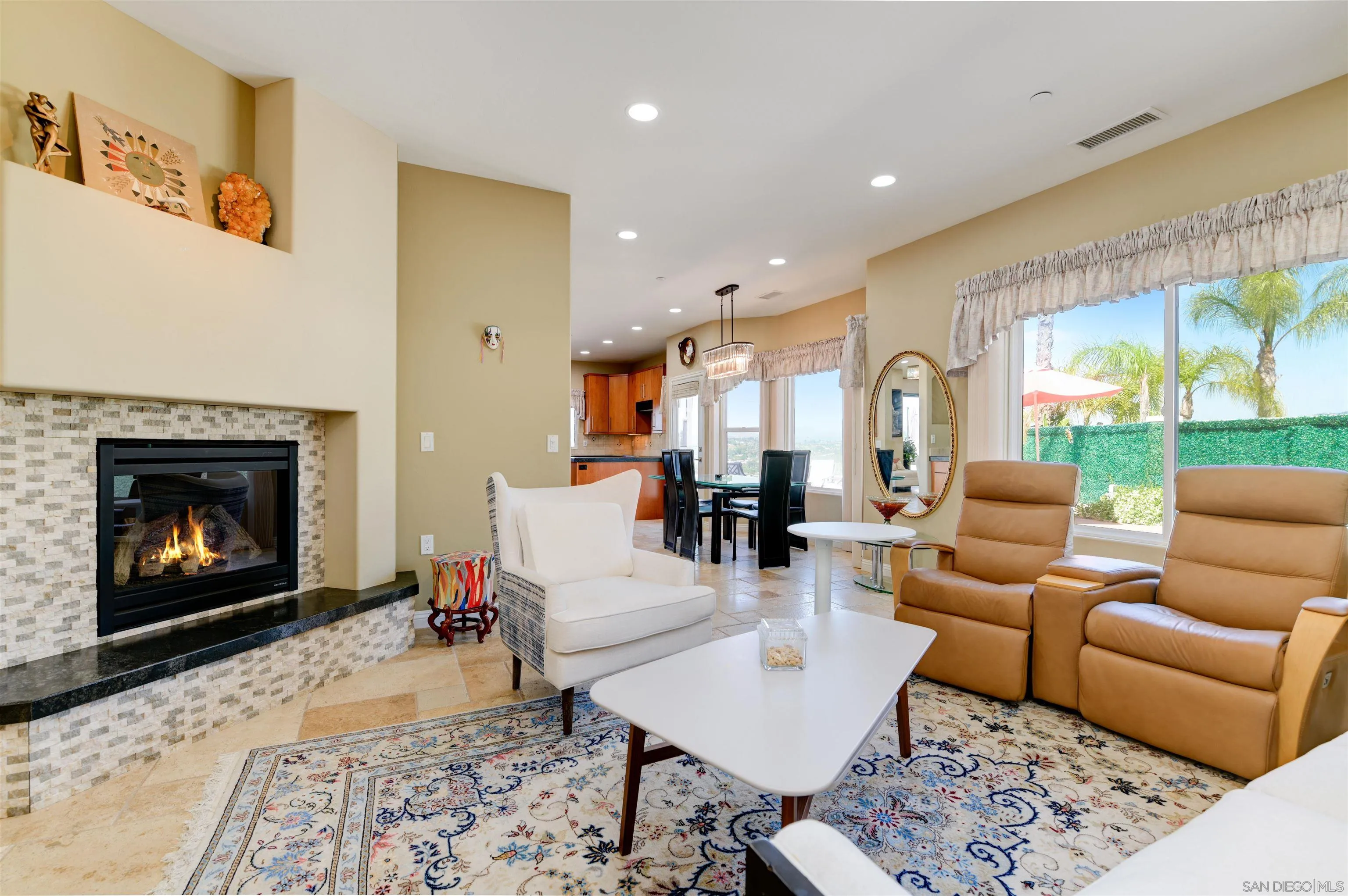 3522 Avenida Amorosa