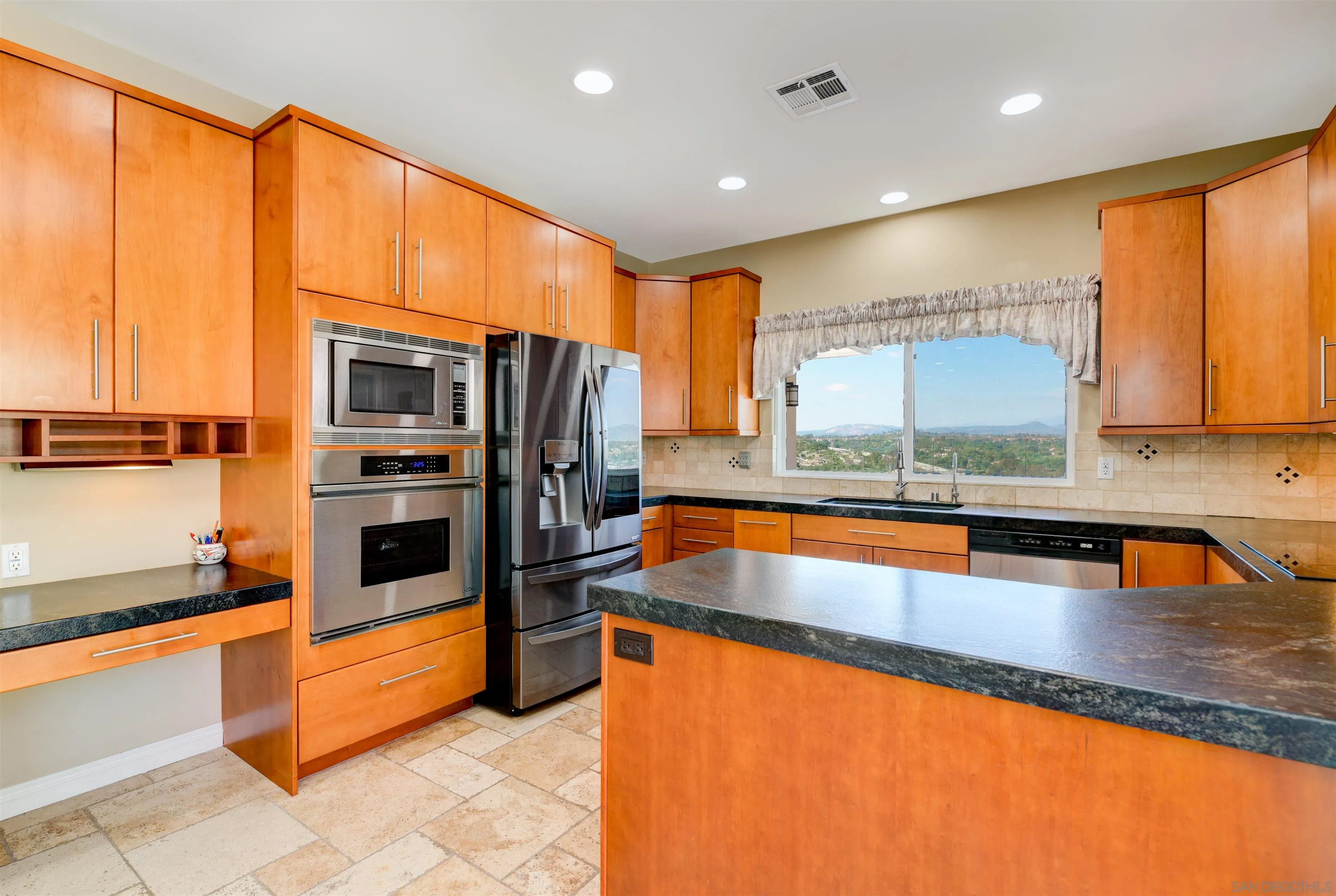 3522 Avenida Amorosa