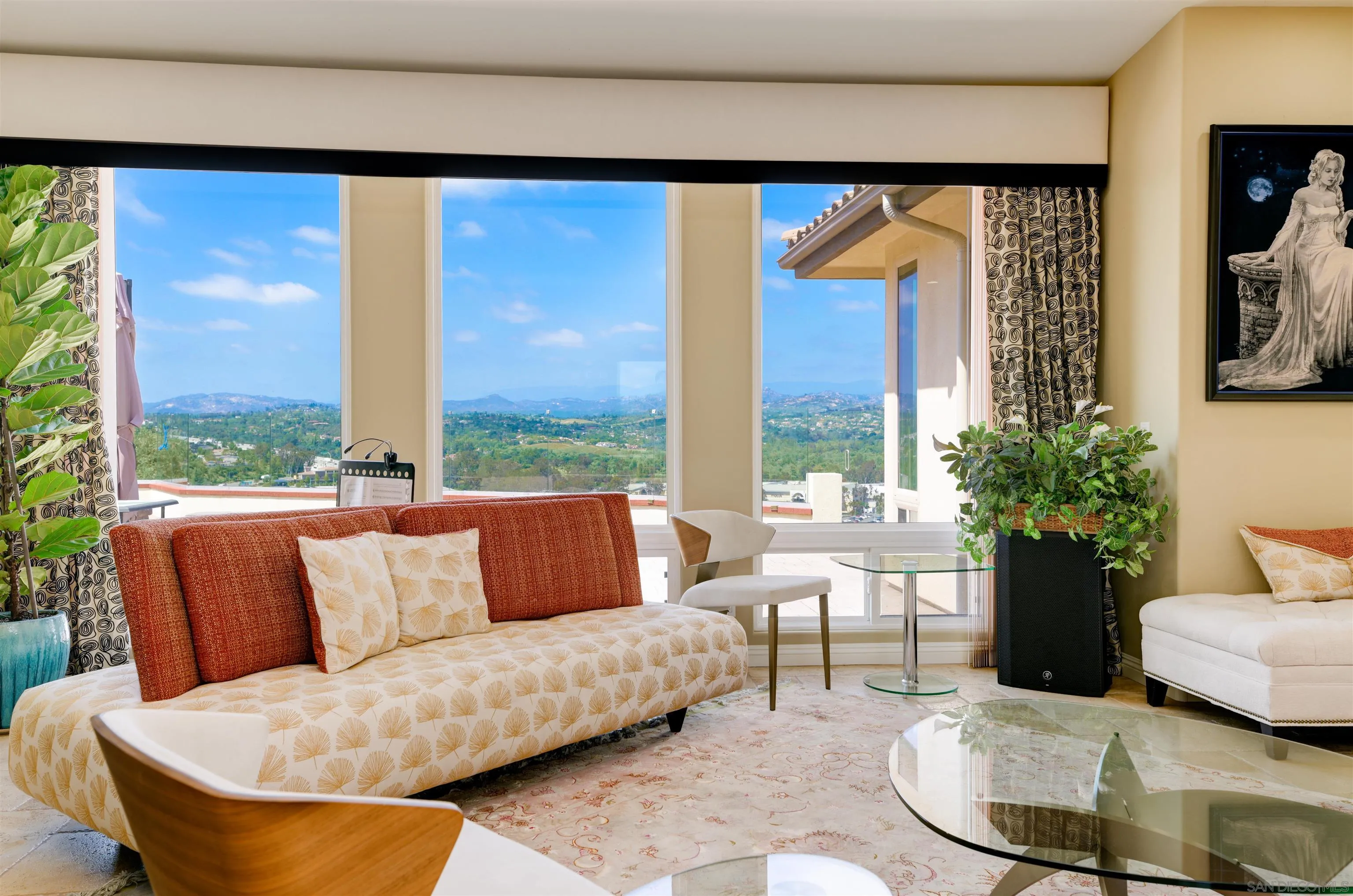 3522 Avenida Amorosa