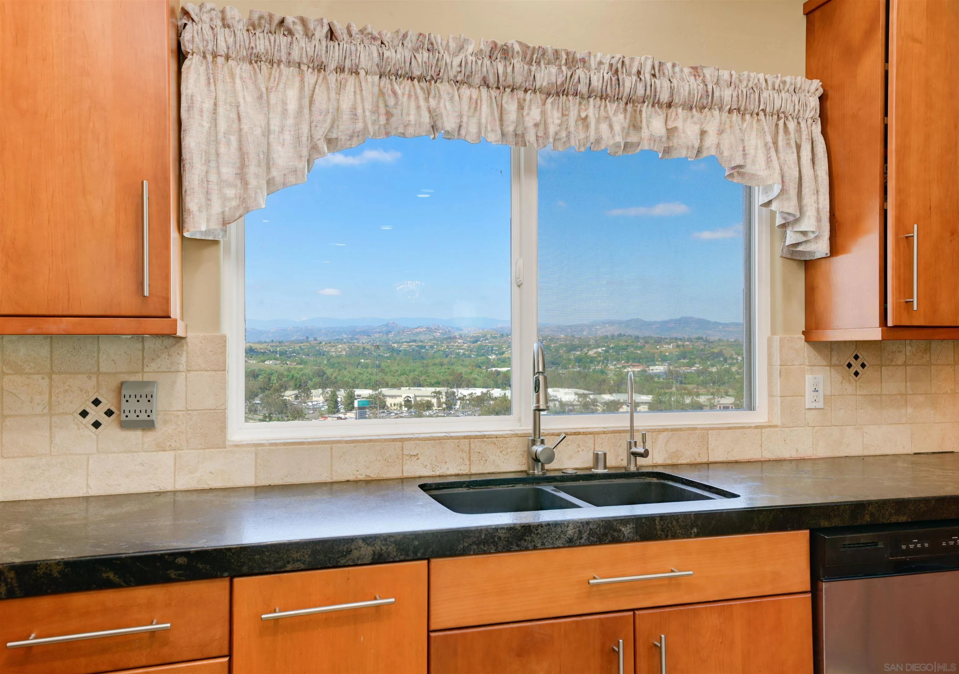 3522 Avenida Amorosa