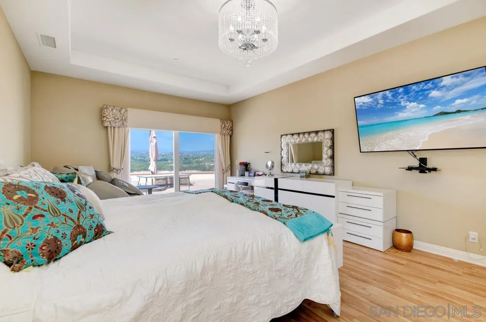 3522 Avenida Amorosa