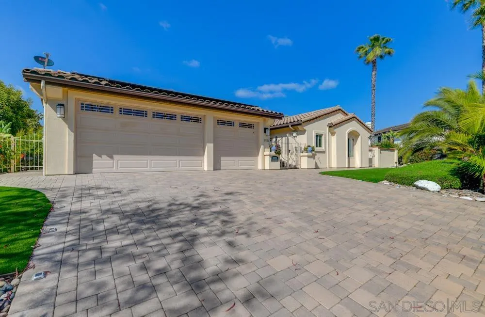 3522 Avenida Amorosa