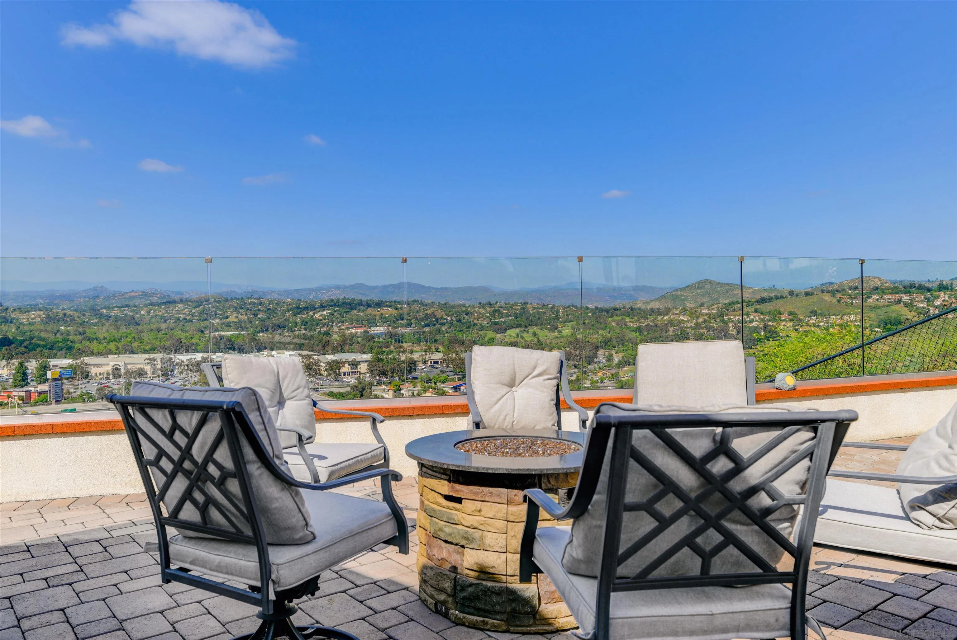 3522 Avenida Amorosa