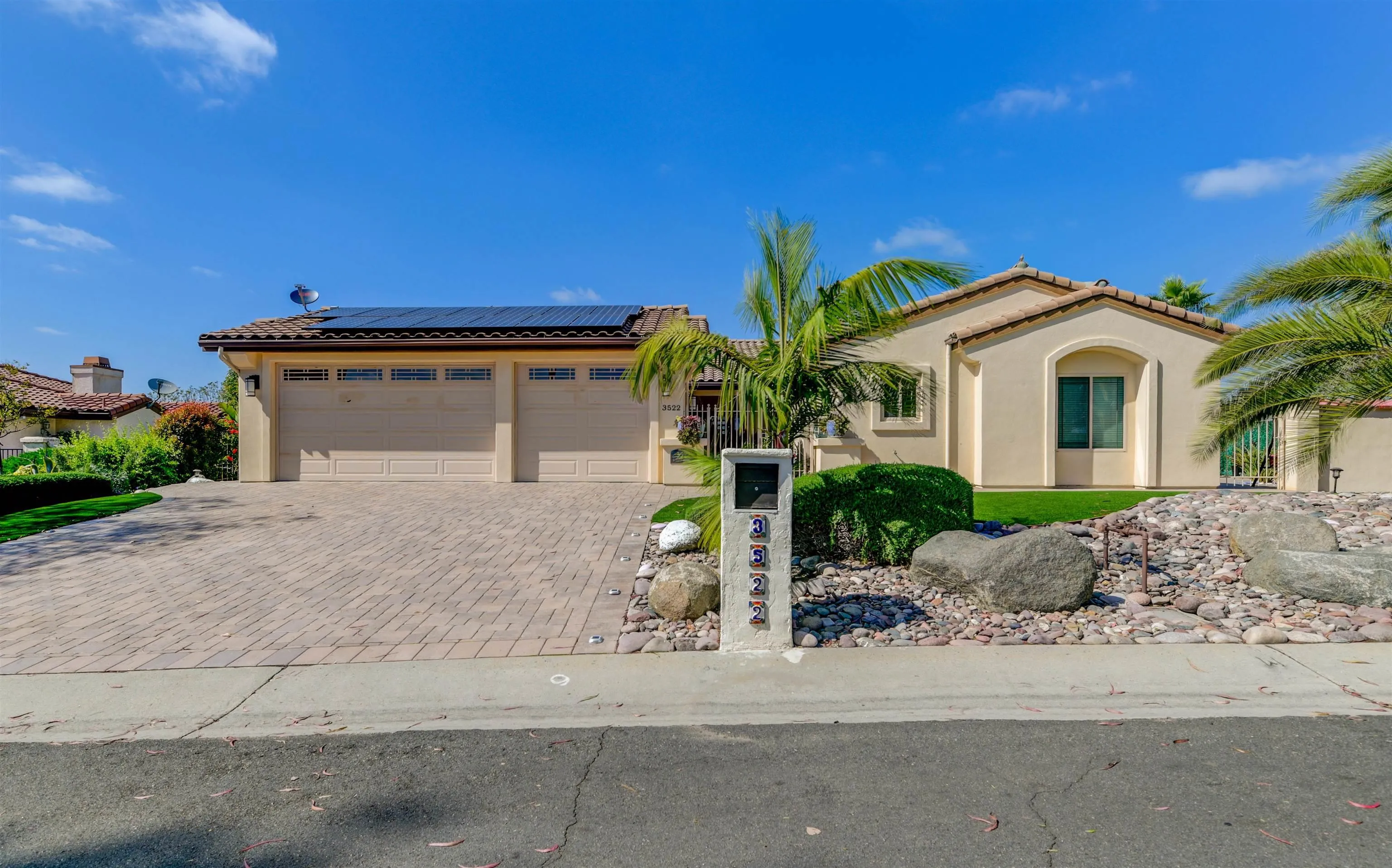 3522 Avenida Amorosa