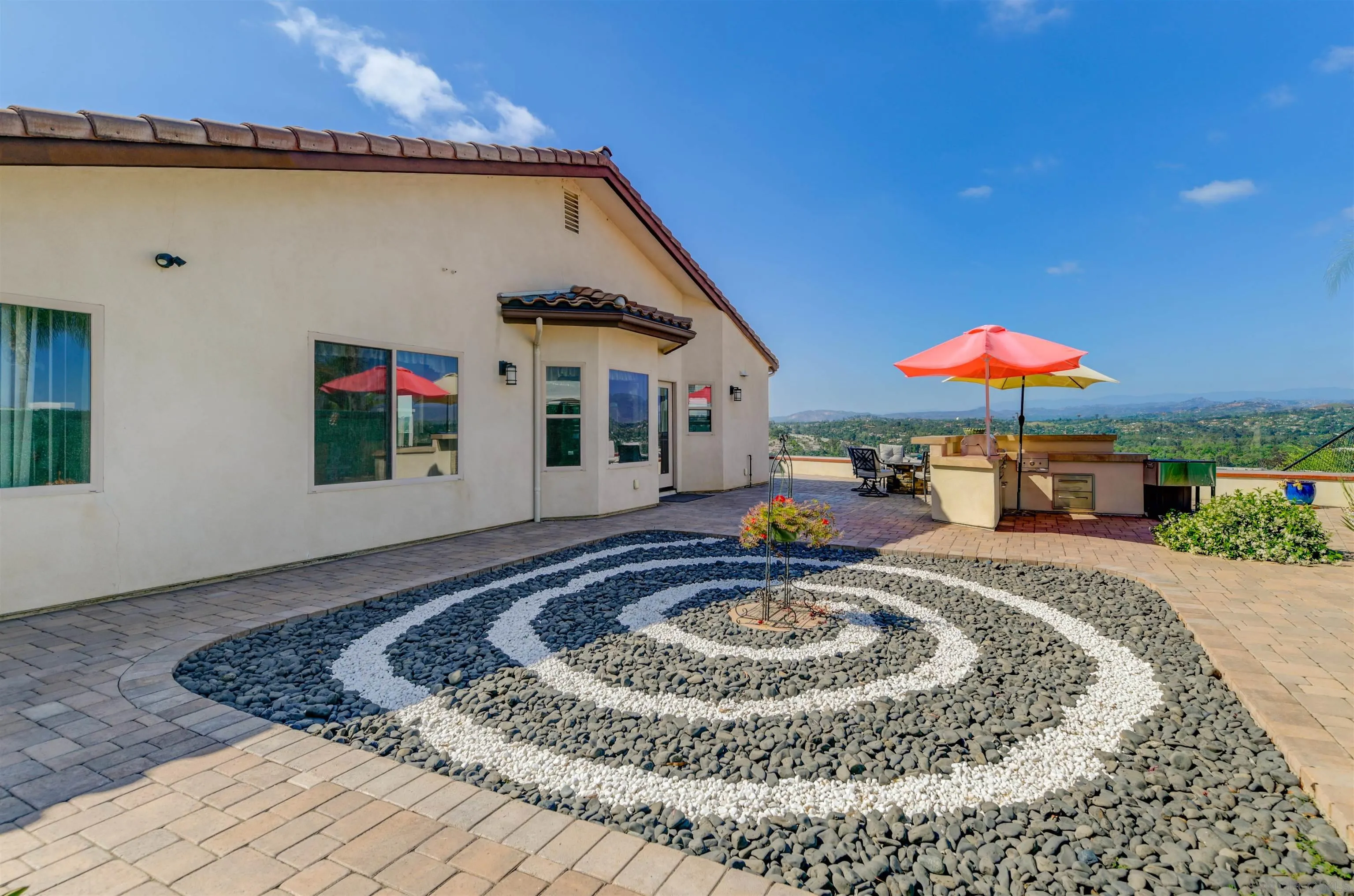 3522 Avenida Amorosa