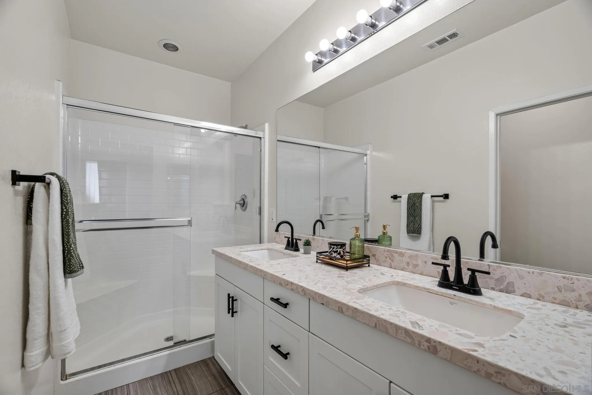 5403 San Roberto