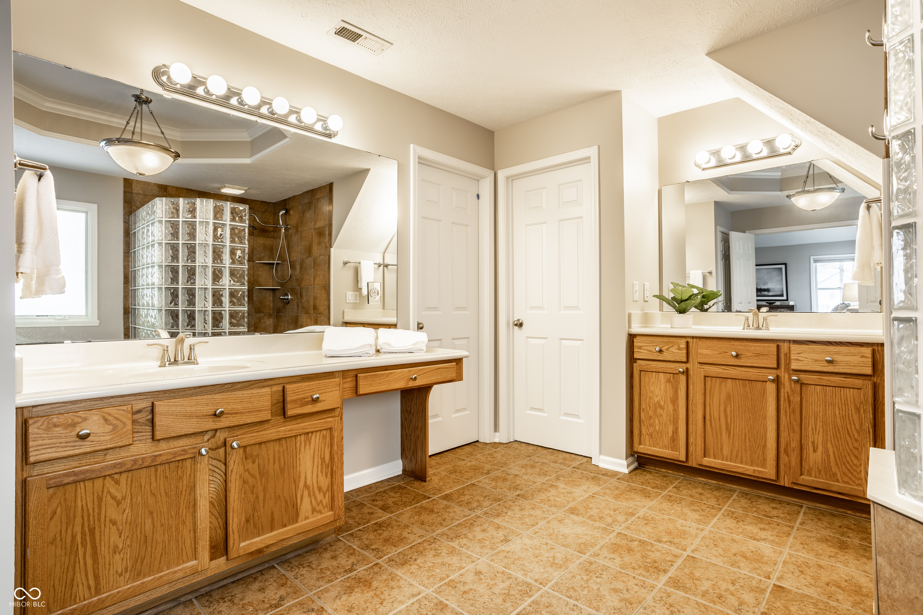 6535 Royal Oakland Place