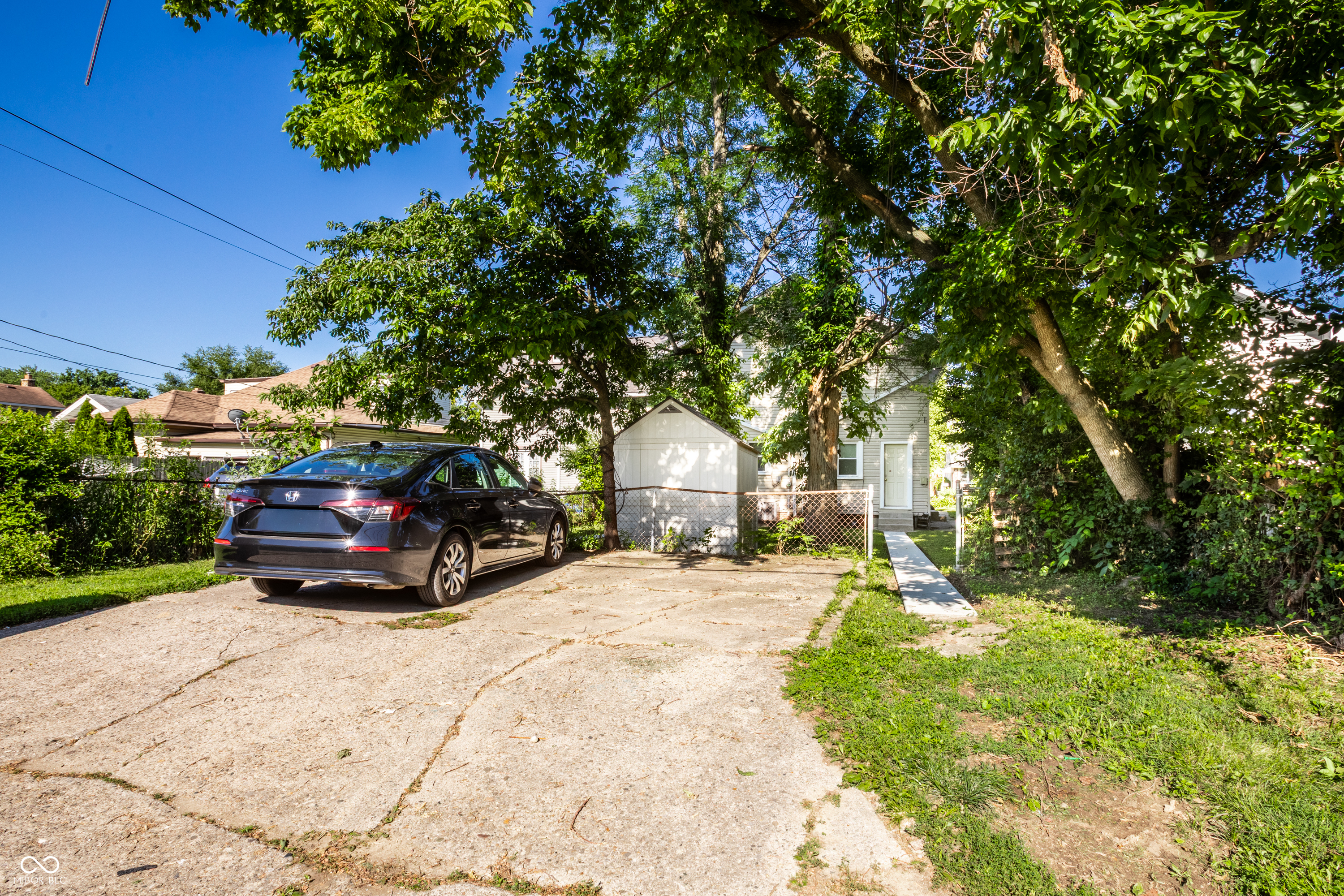 617-619 N Riley Avenue