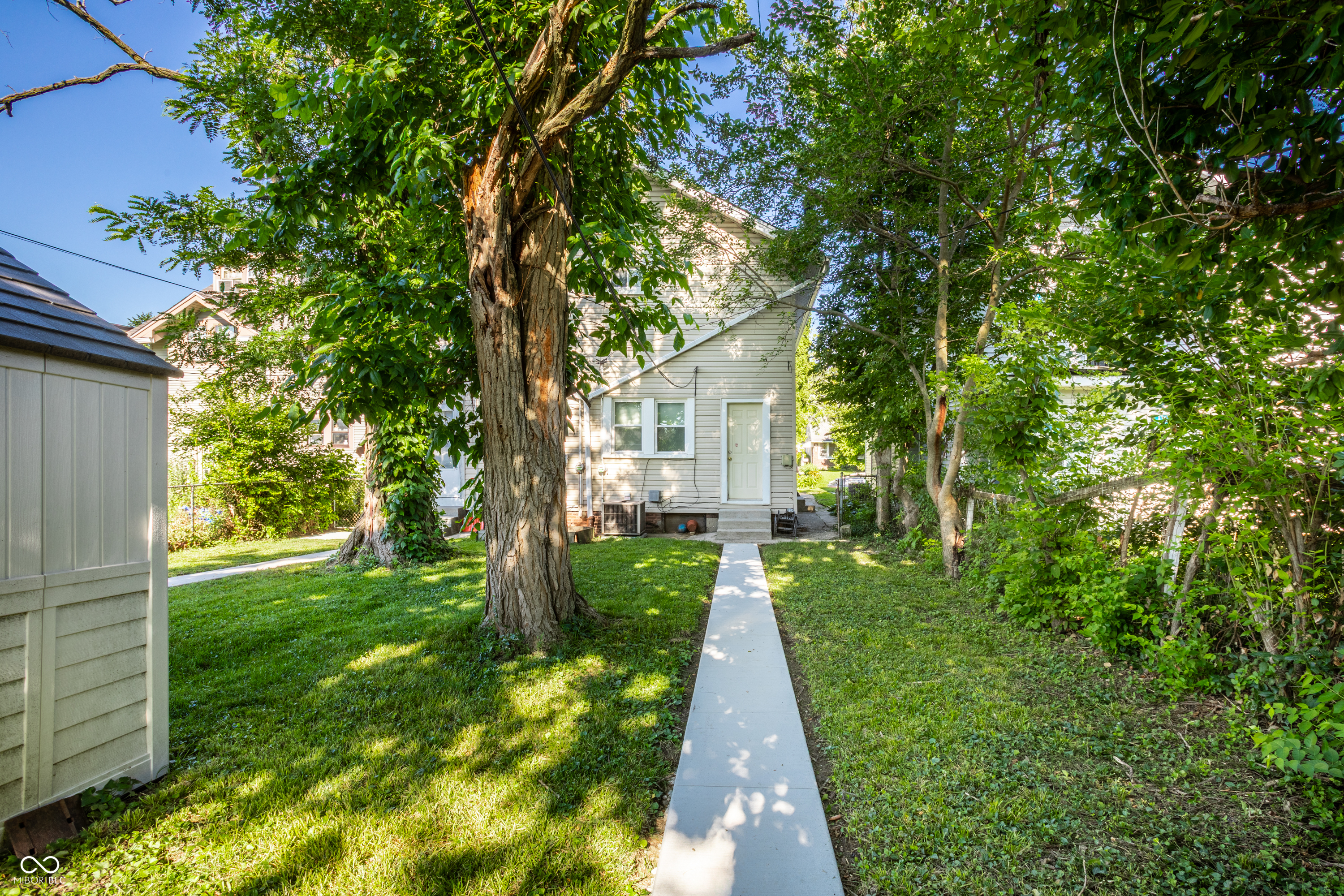 617-619 N Riley Avenue