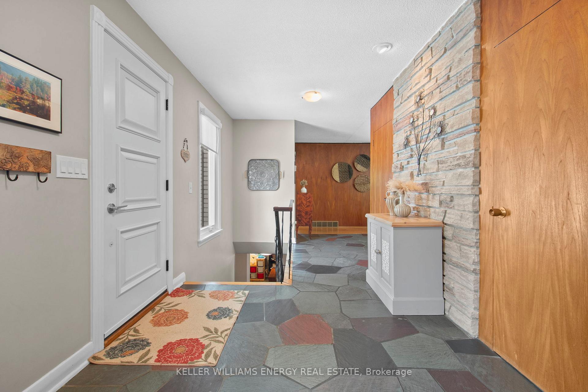 833 Glenmanor Drive