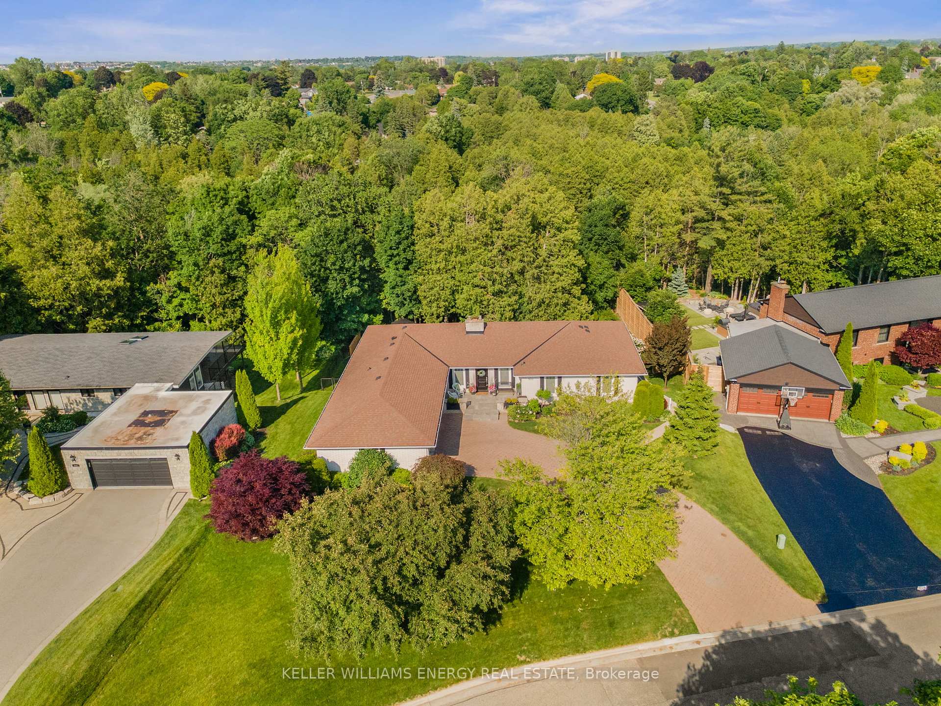 833 Glenmanor Drive
