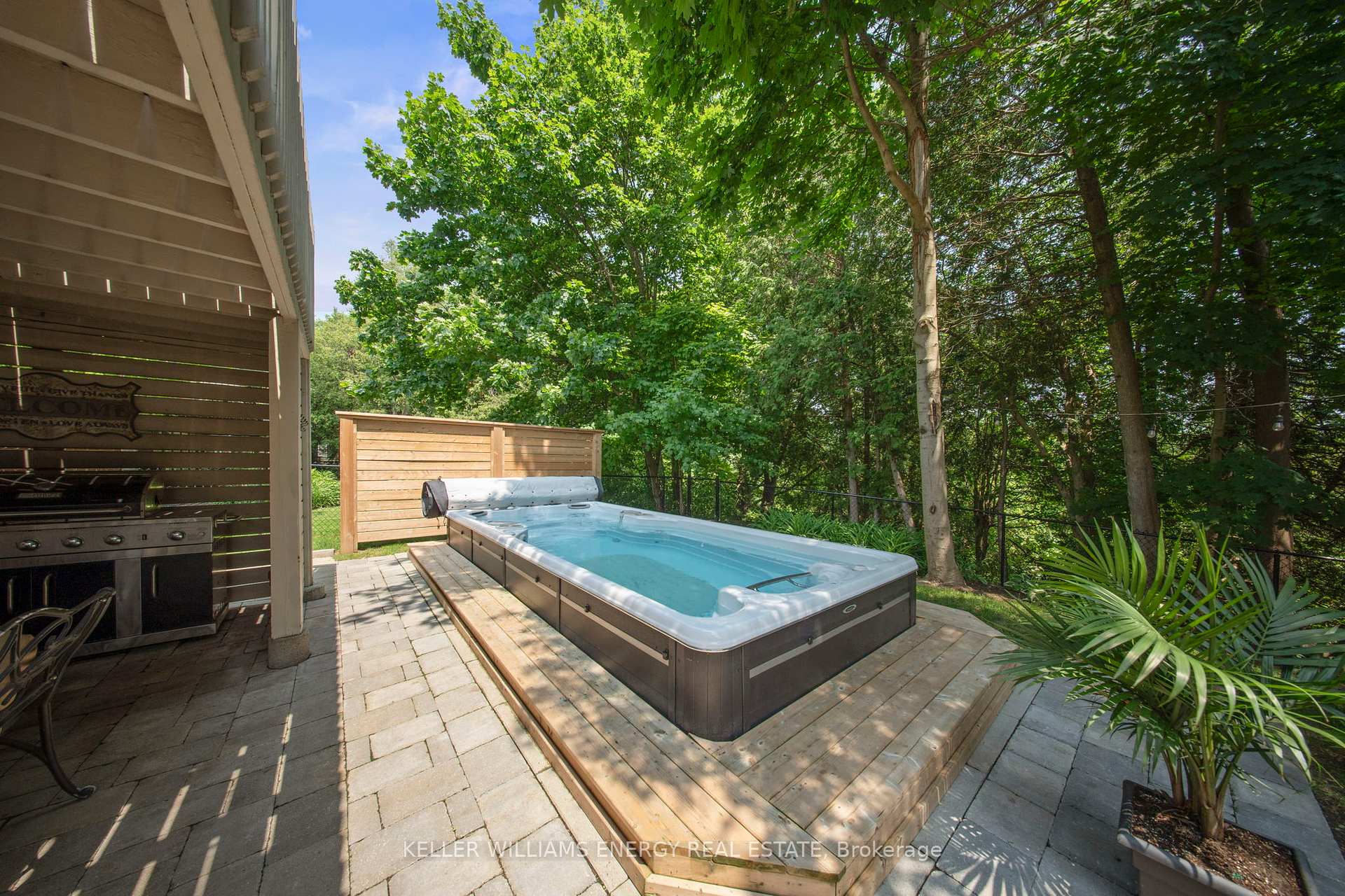 833 Glenmanor Drive