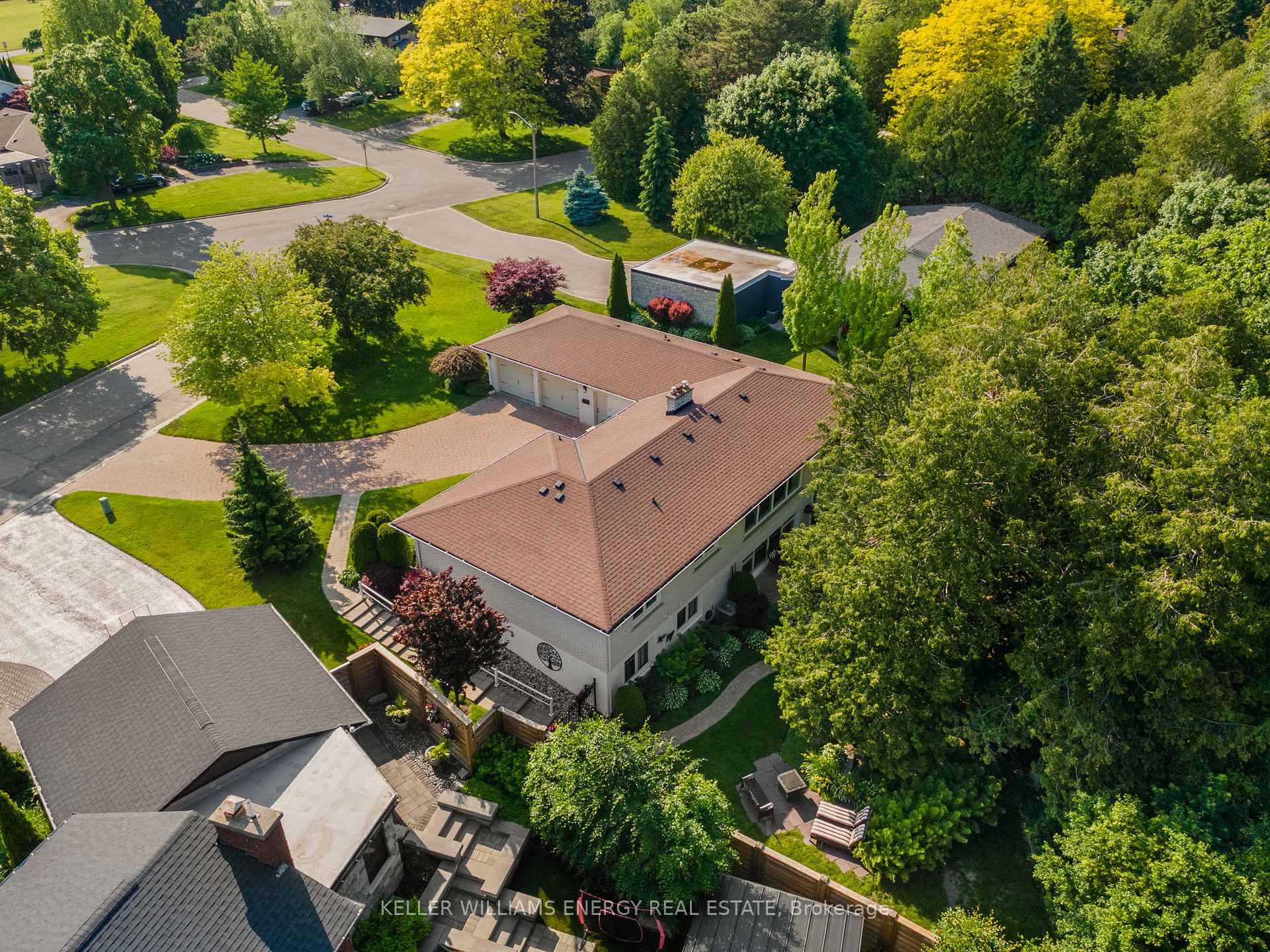 833 Glenmanor Drive