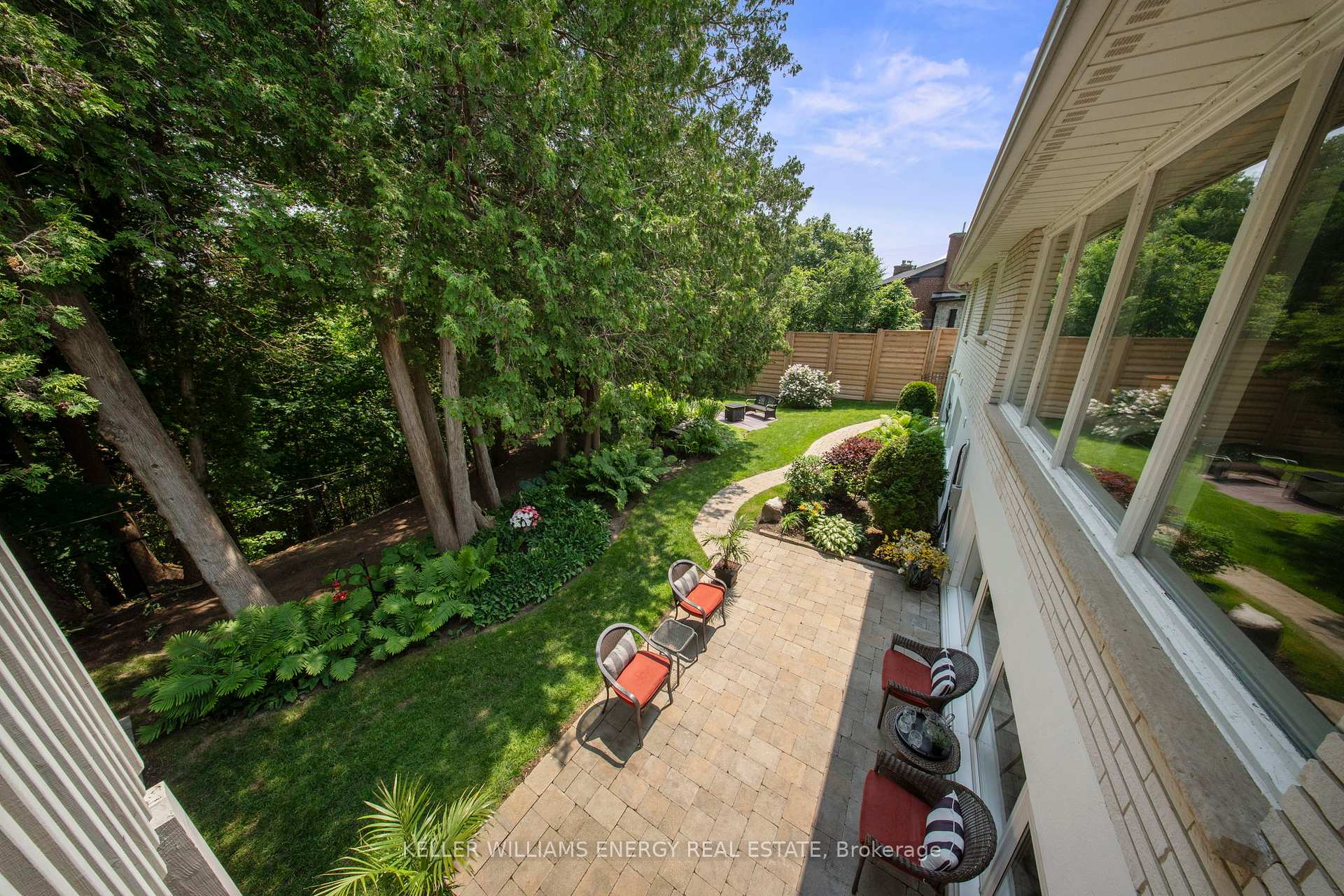 833 Glenmanor Drive