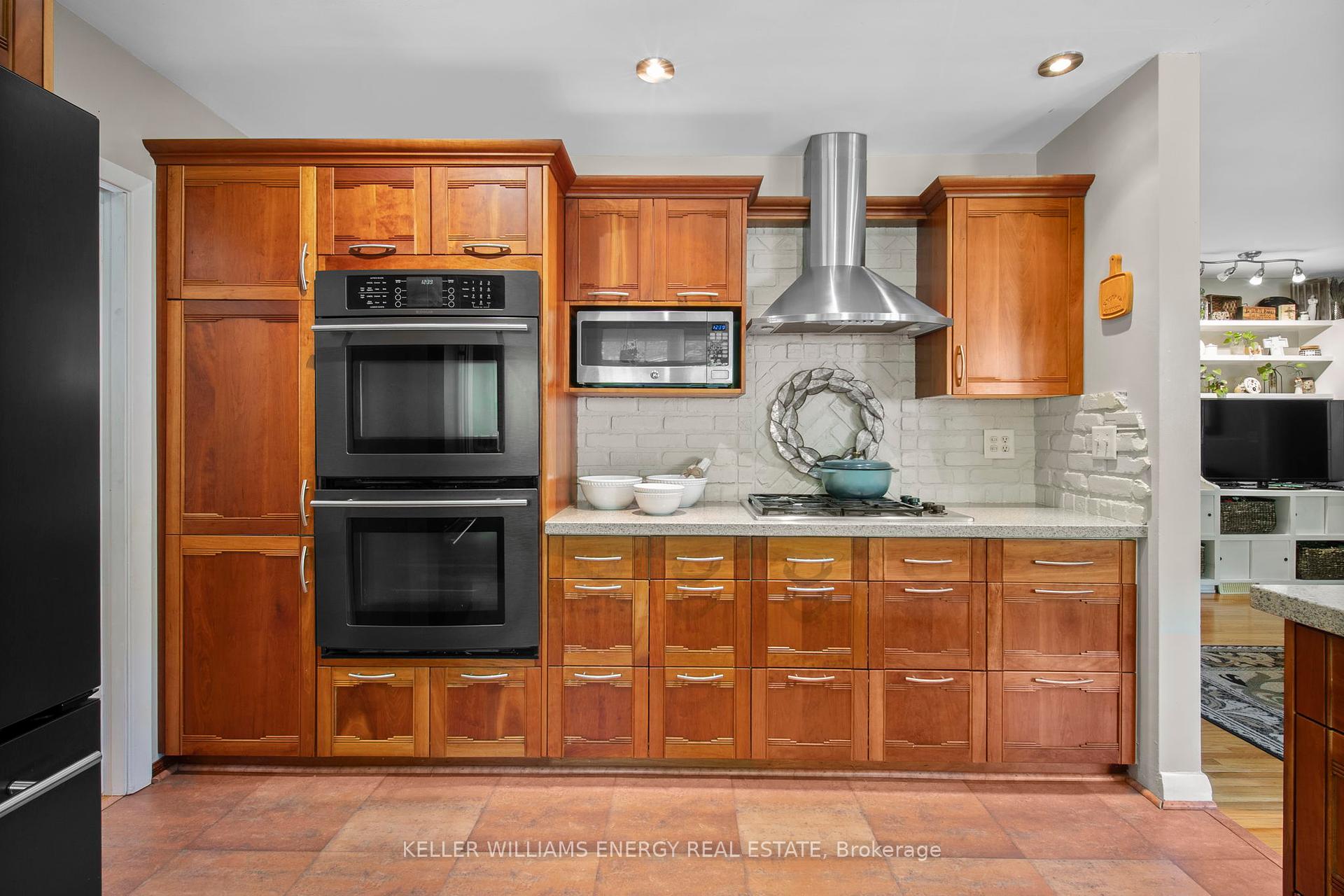 833 Glenmanor Drive