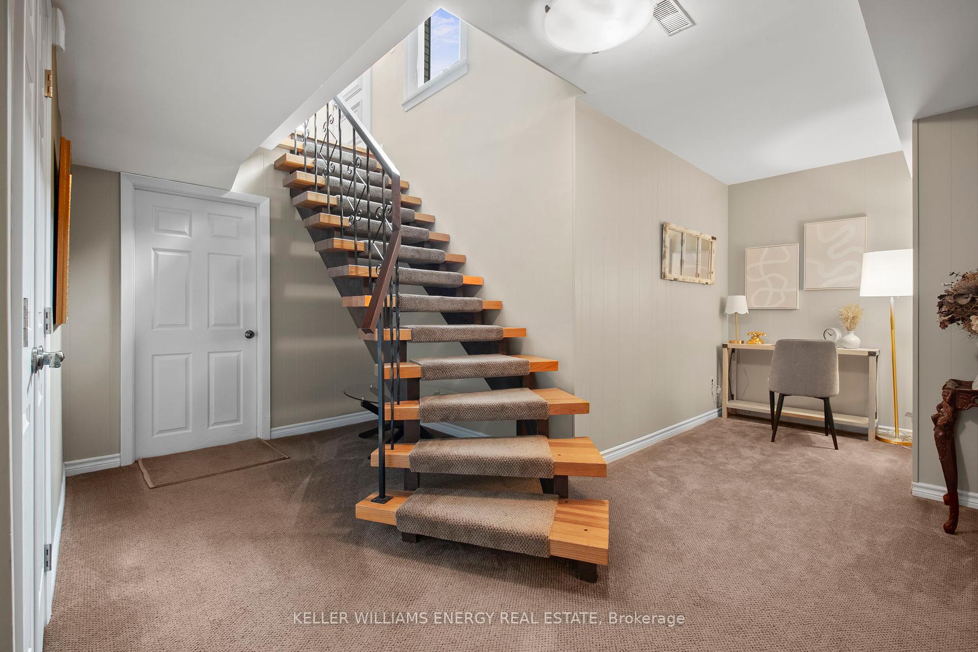 833 Glenmanor Drive