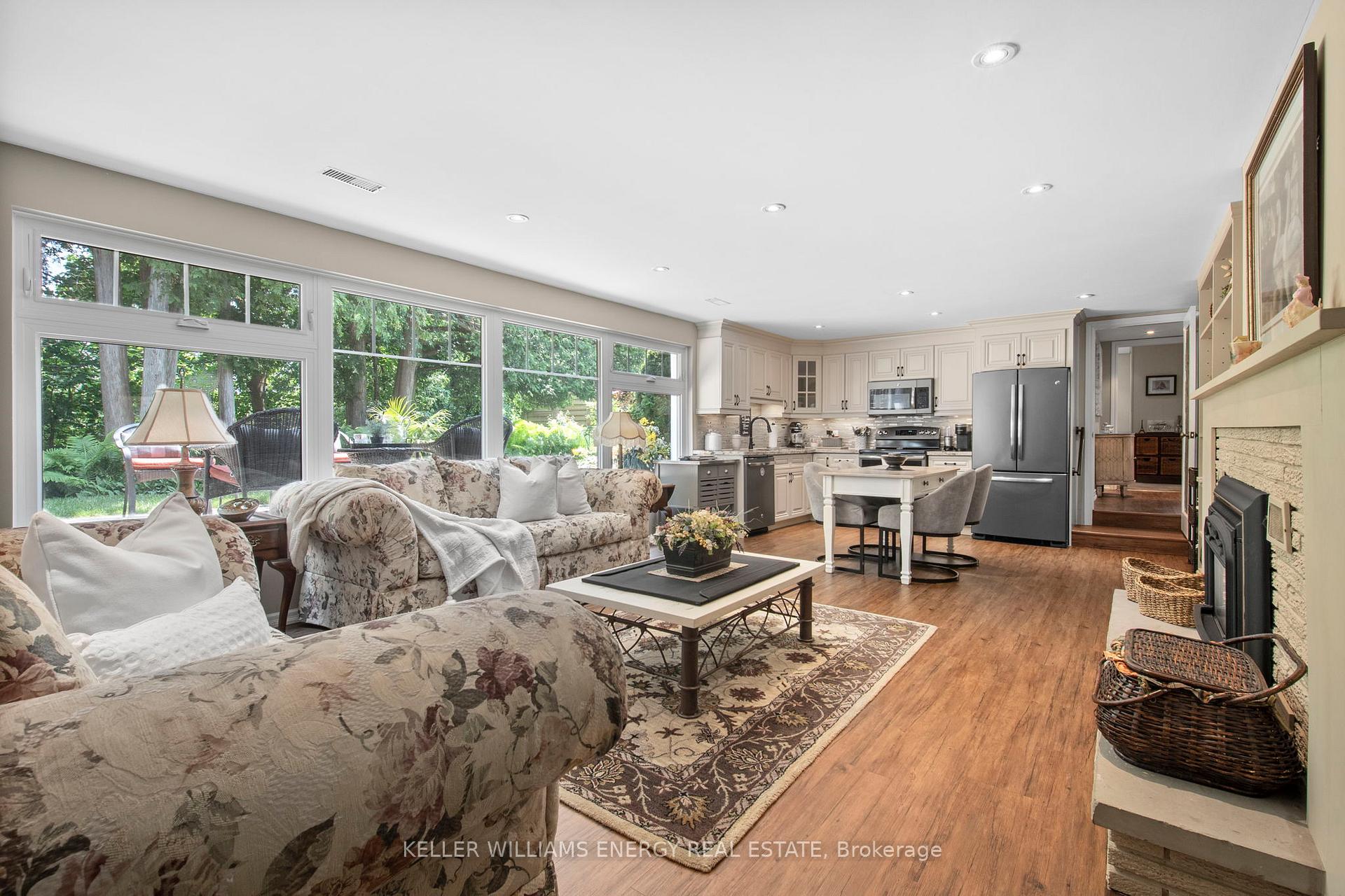 833 Glenmanor Drive