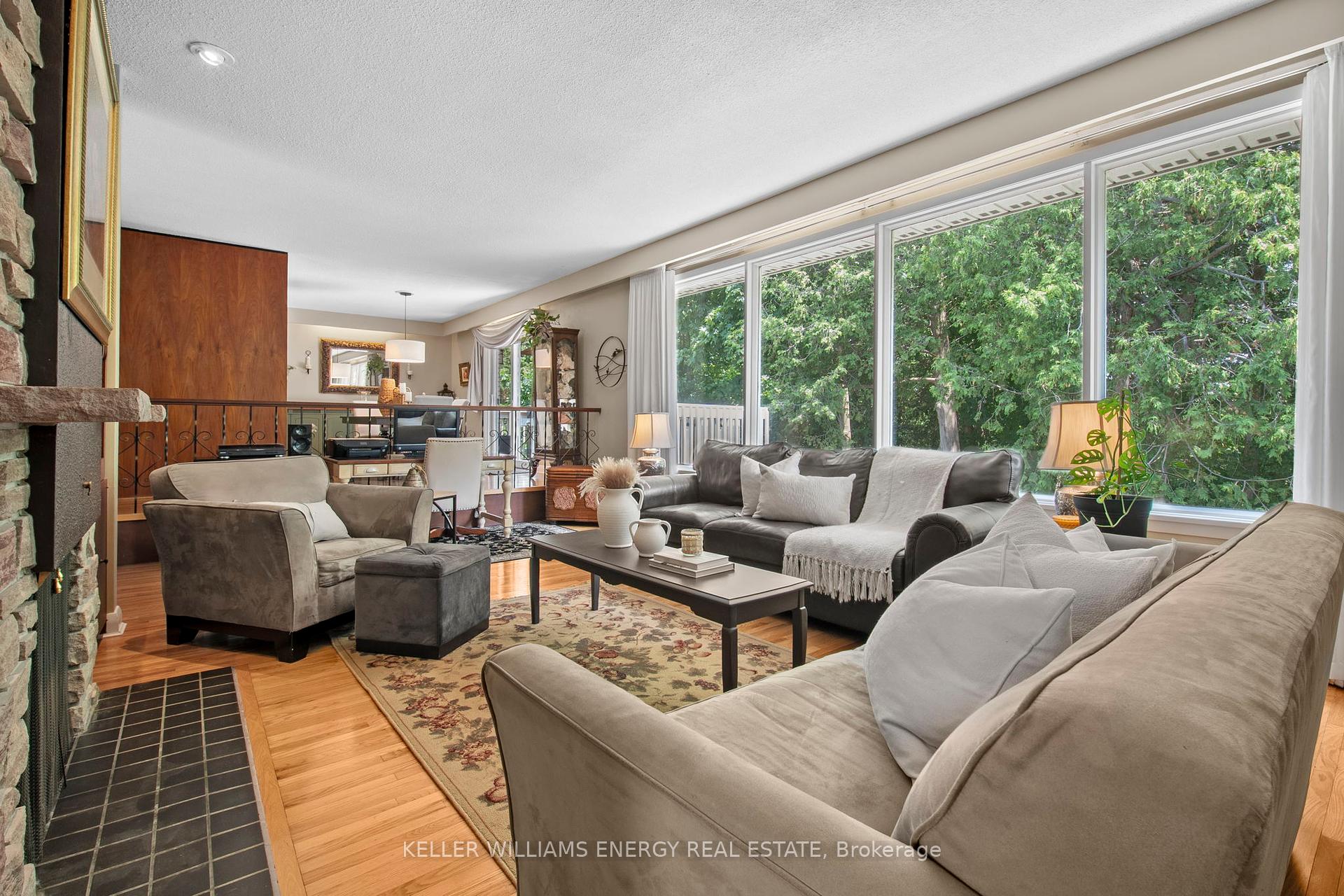 833 Glenmanor Drive