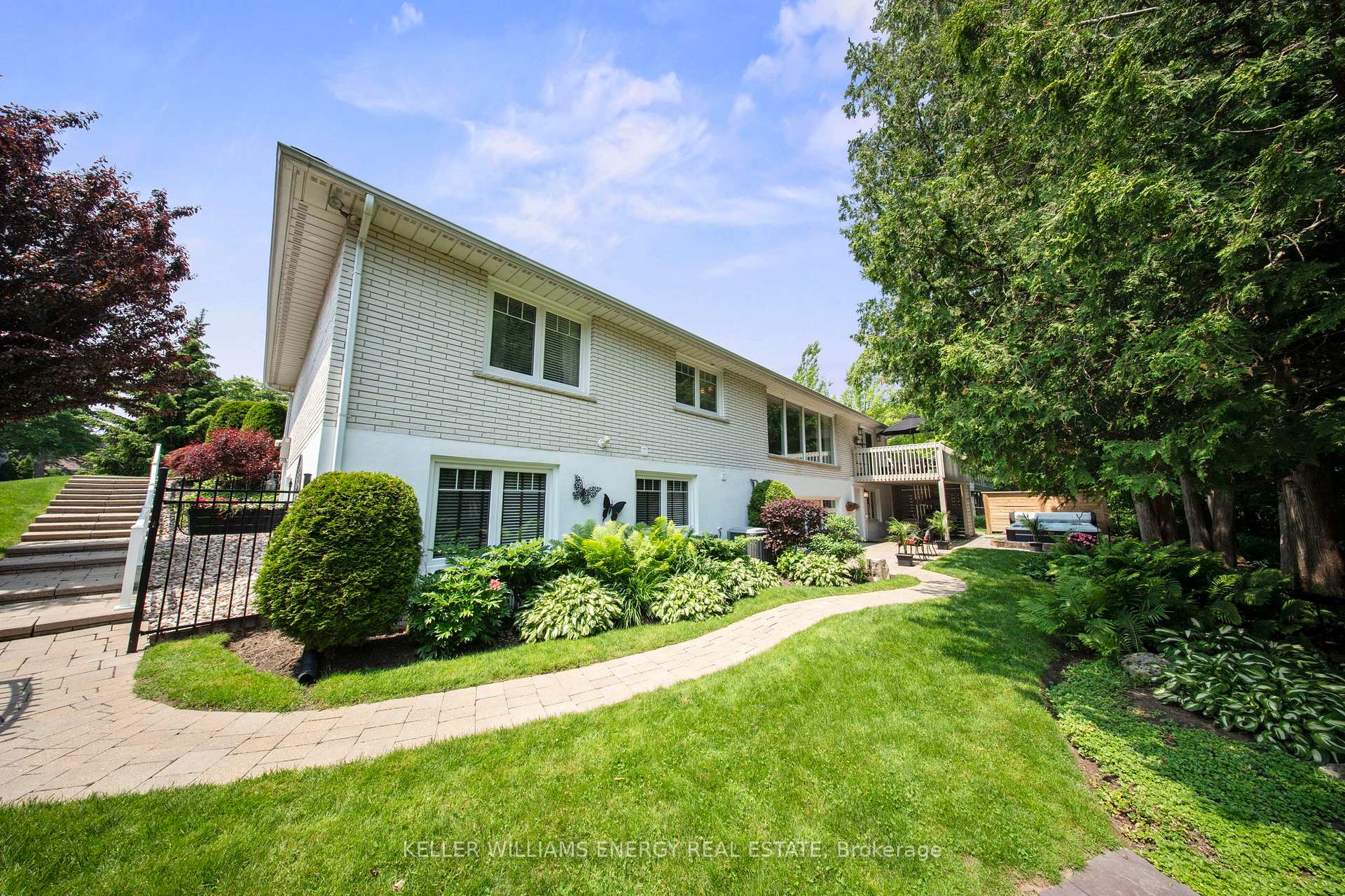 833 Glenmanor Drive