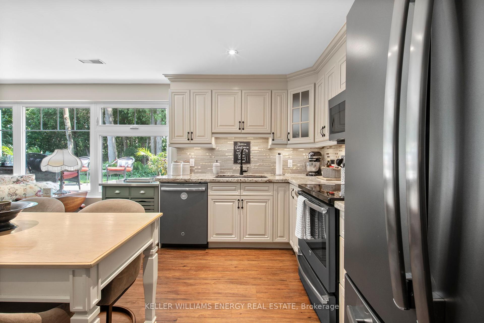 833 Glenmanor Drive