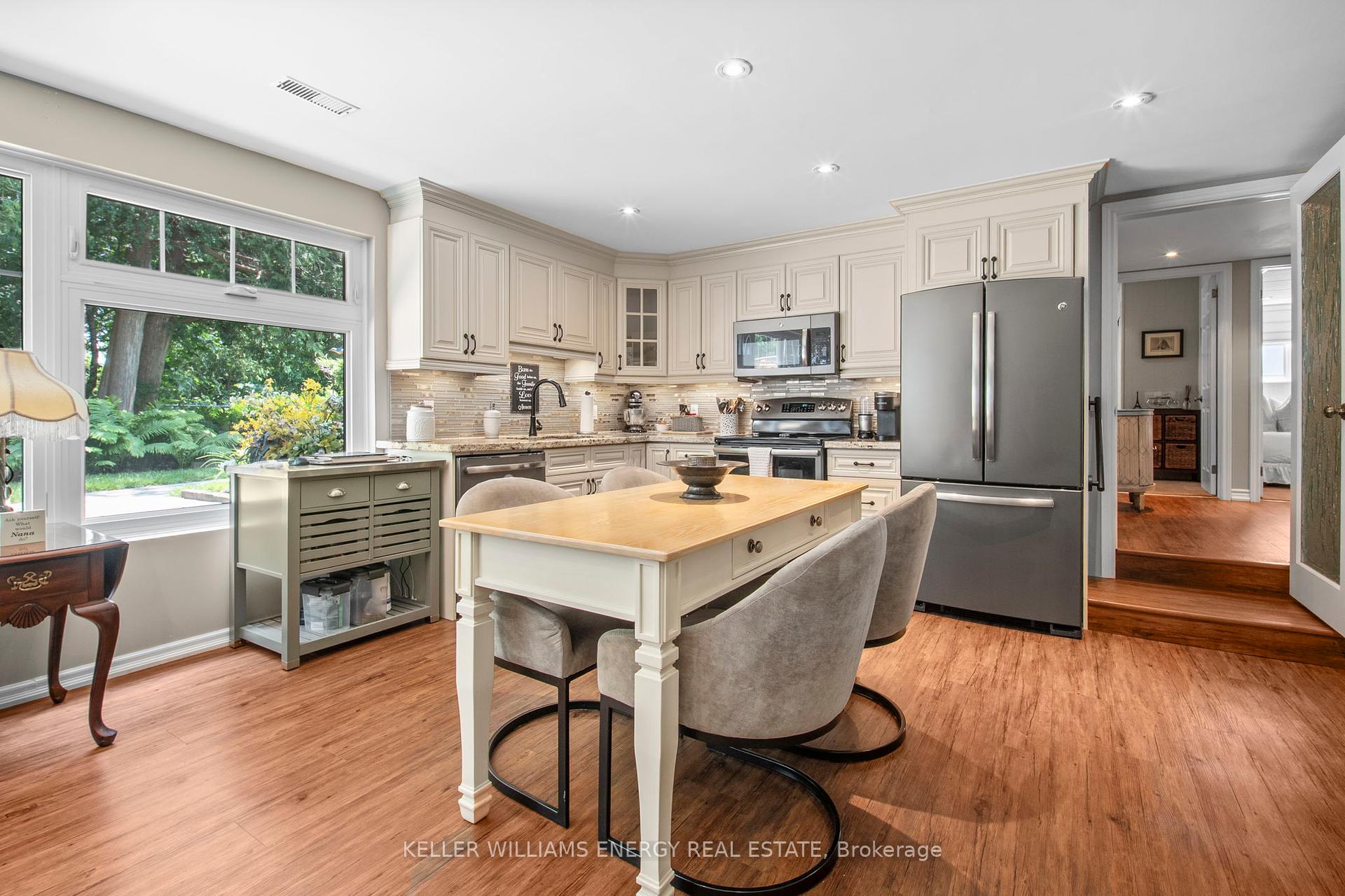 833 Glenmanor Drive