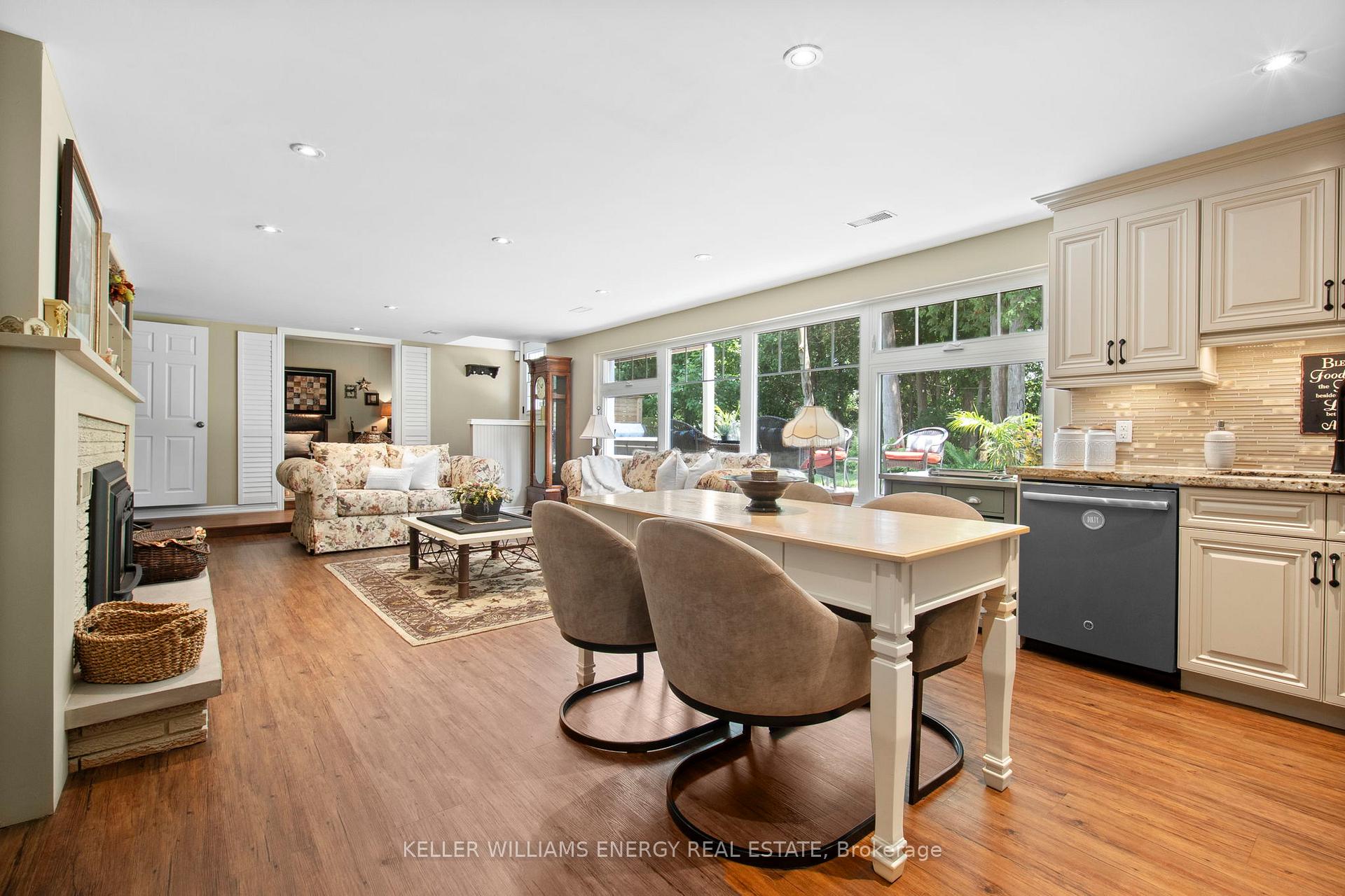 833 Glenmanor Drive