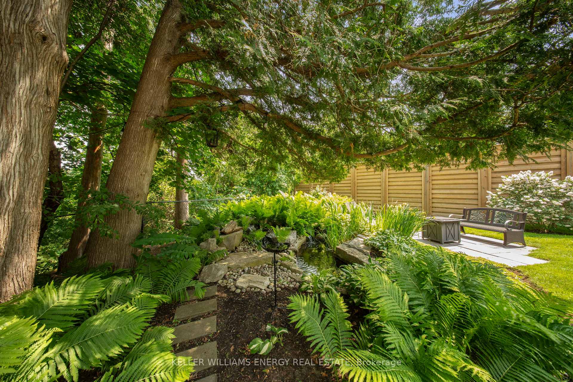833 Glenmanor Drive