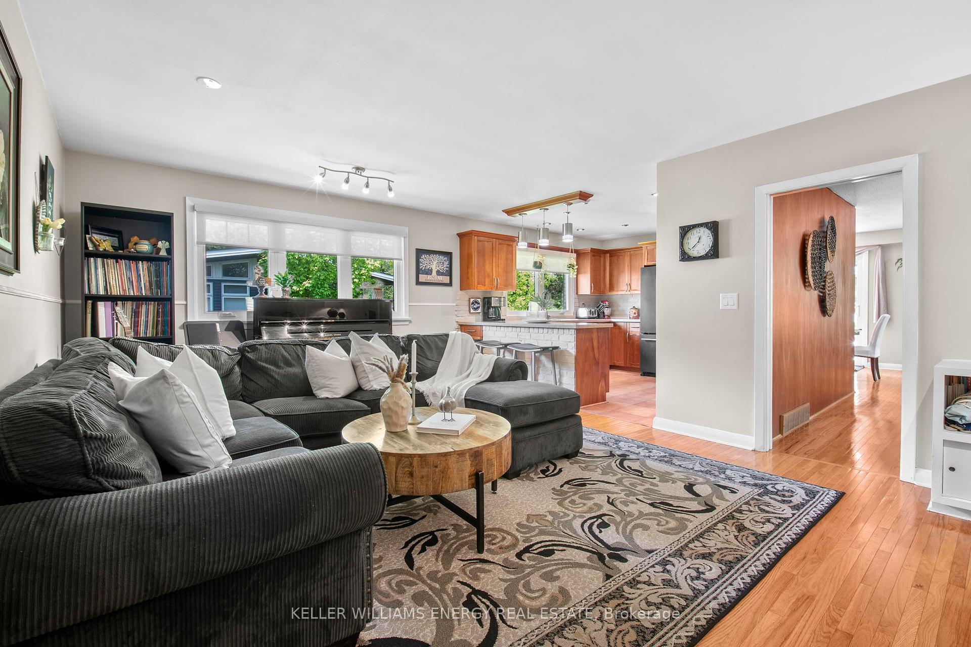 833 Glenmanor Drive