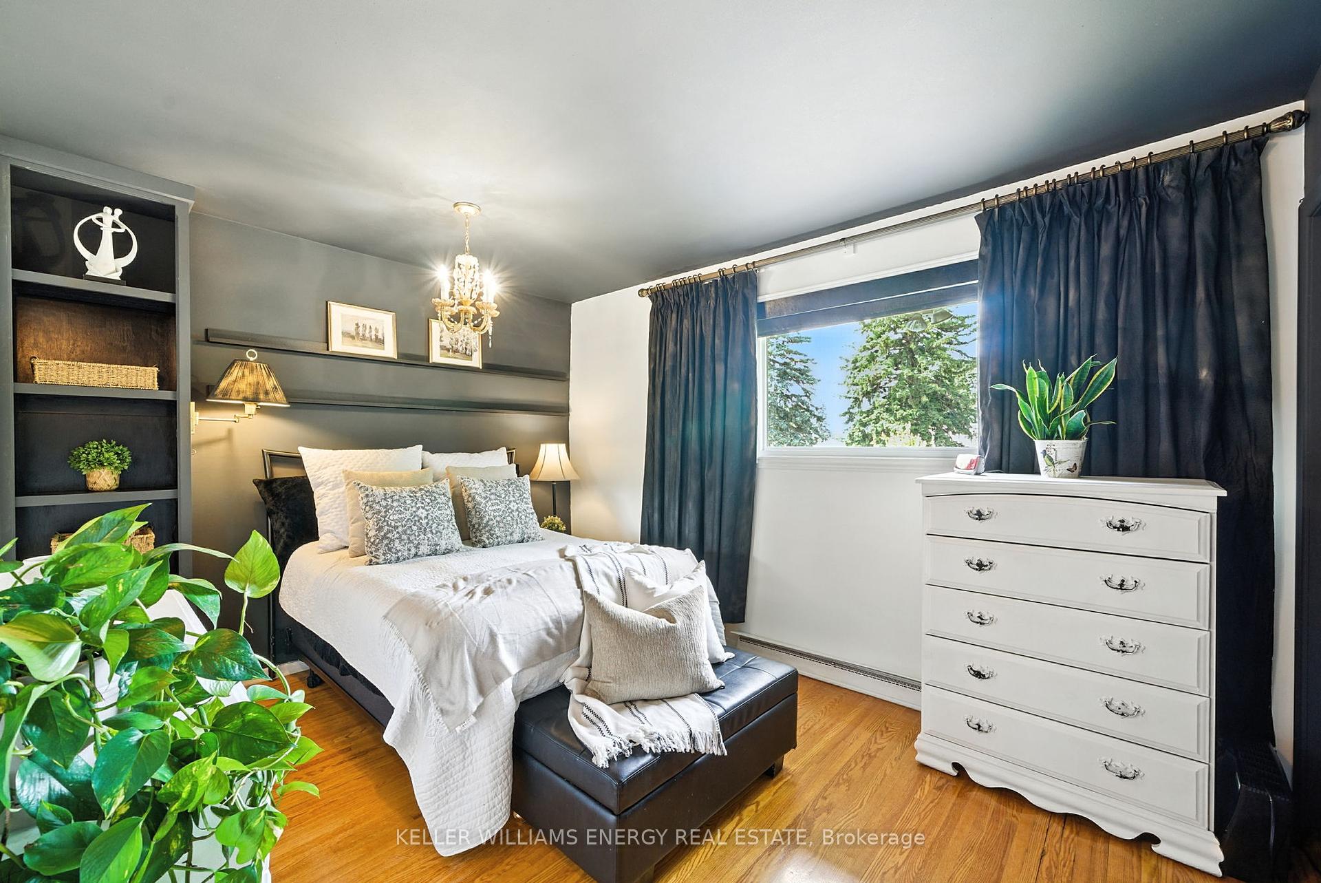1033 Newbury Avenue