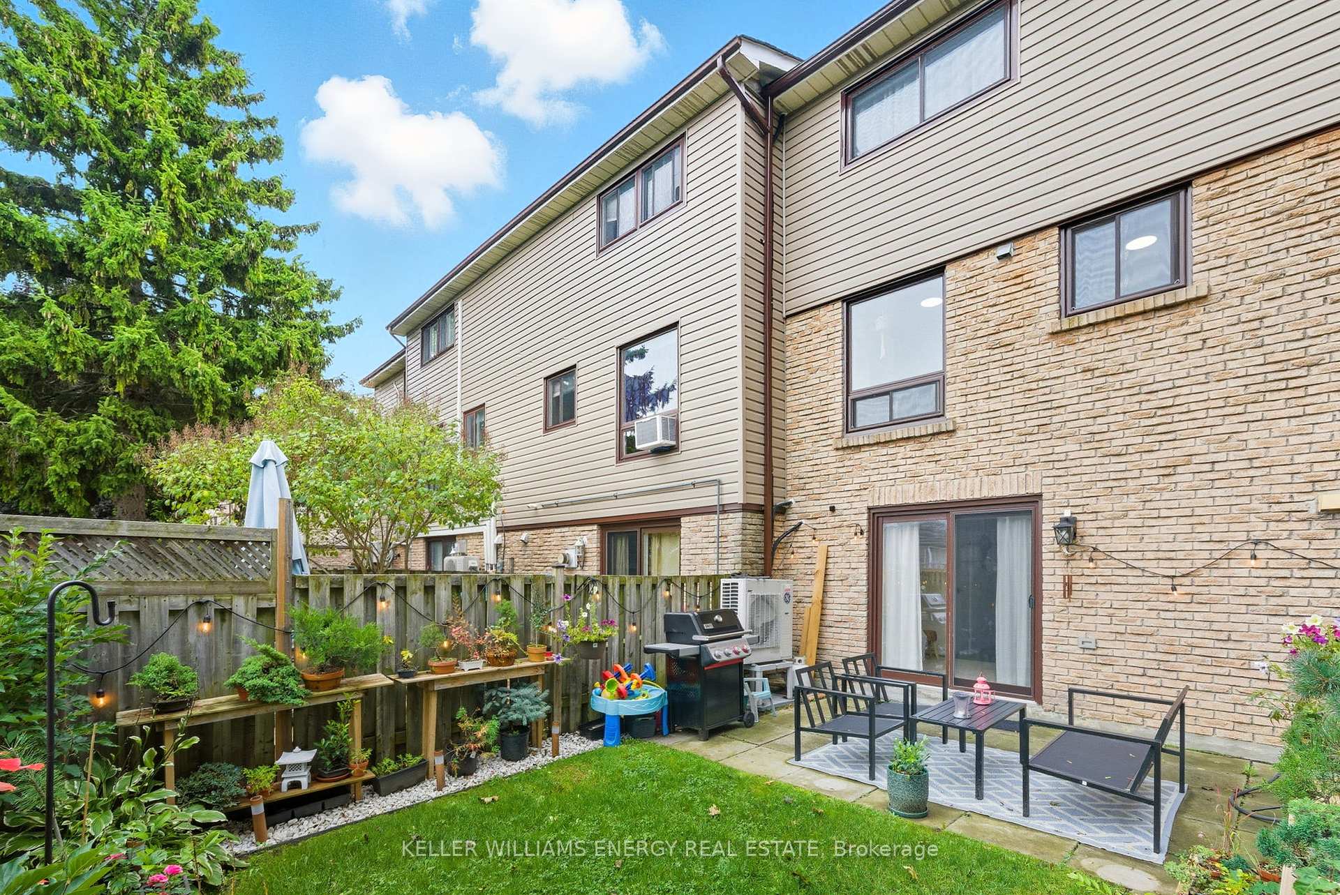 220 Ormond Drive W16