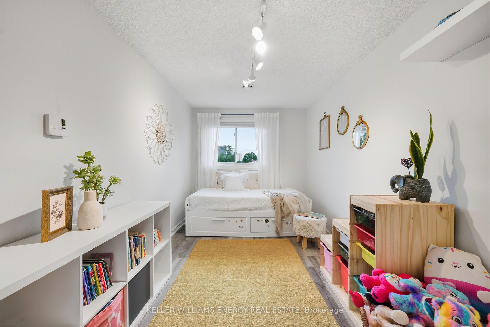 220 Ormond Drive W16