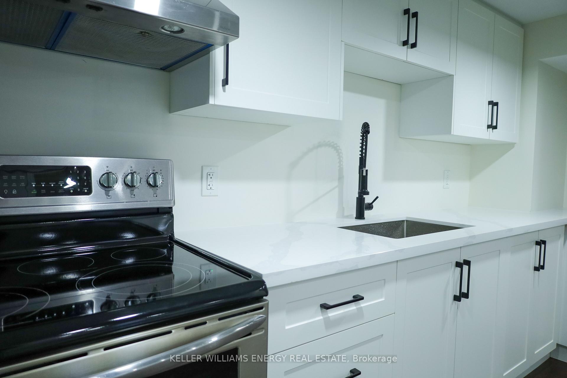 704 Oshawa Boulevard N Unit: Basement