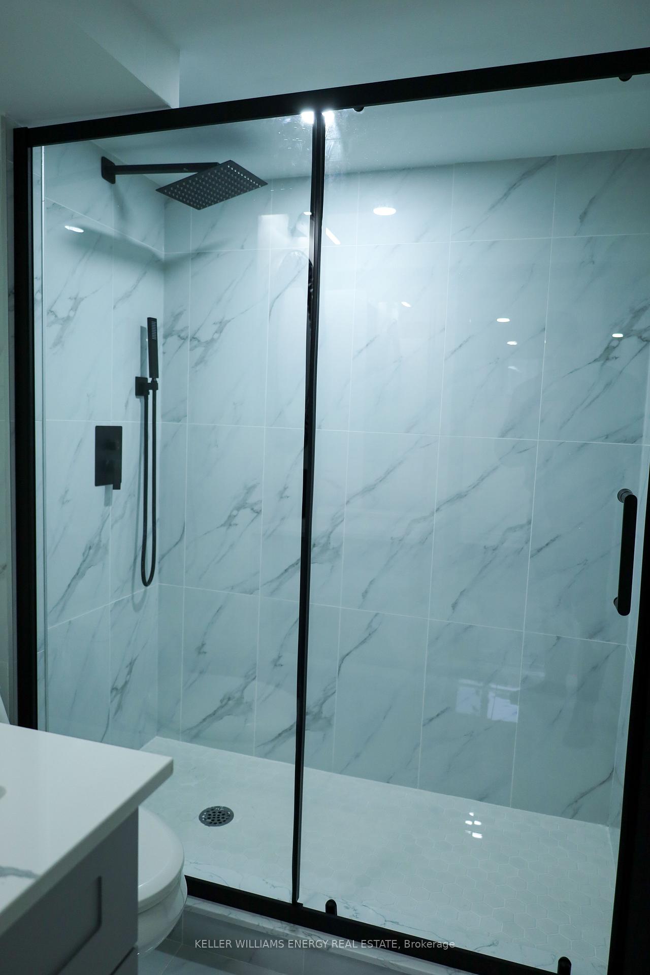 704 Oshawa Boulevard N Unit: Basement