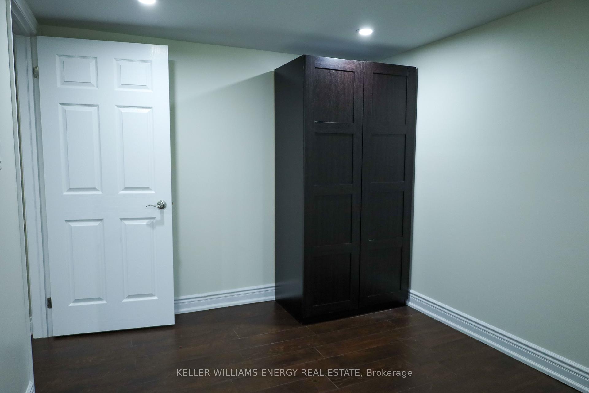 704 Oshawa Boulevard N Unit: Basement