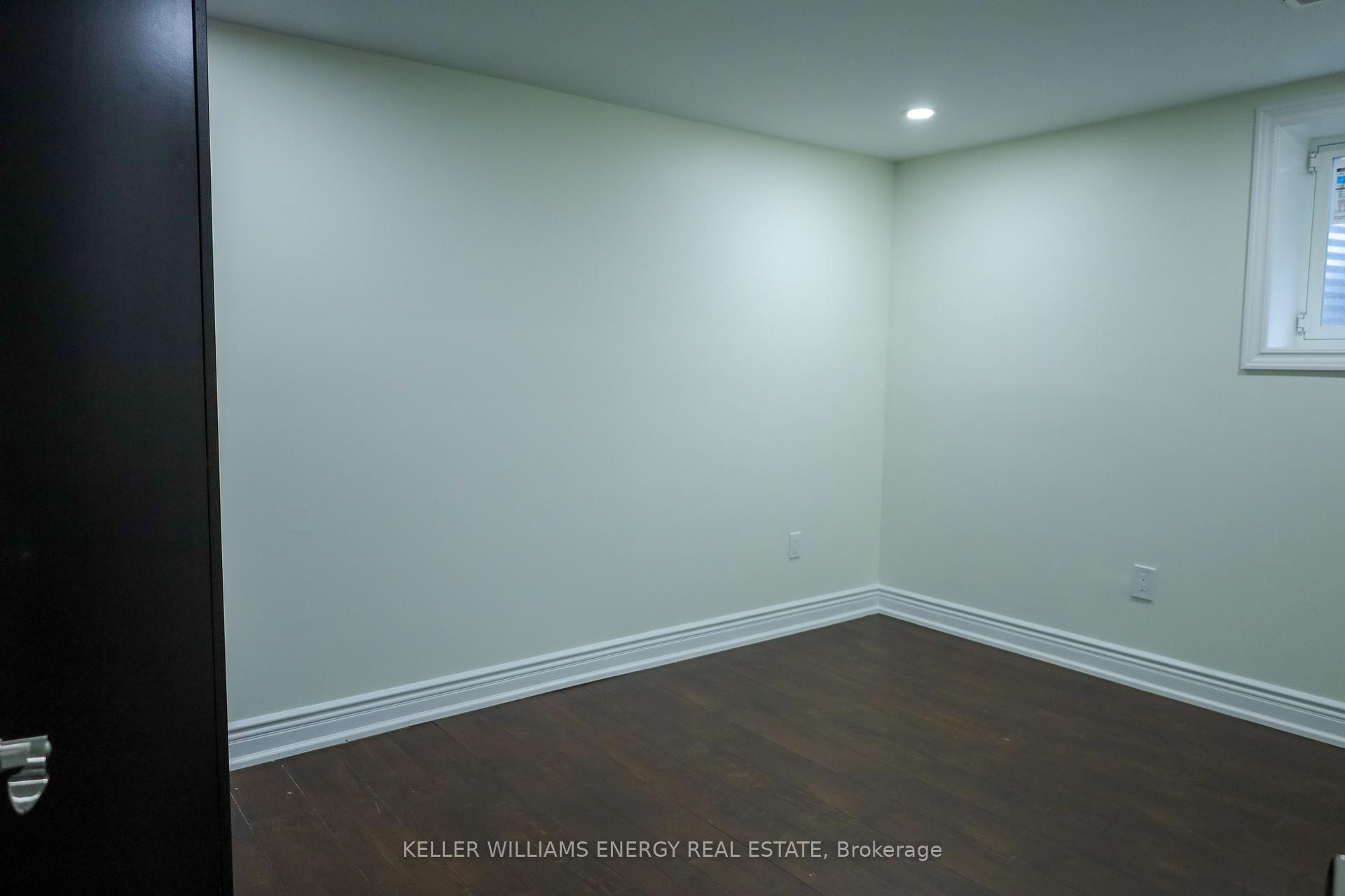704 Oshawa Boulevard N Unit: Basement