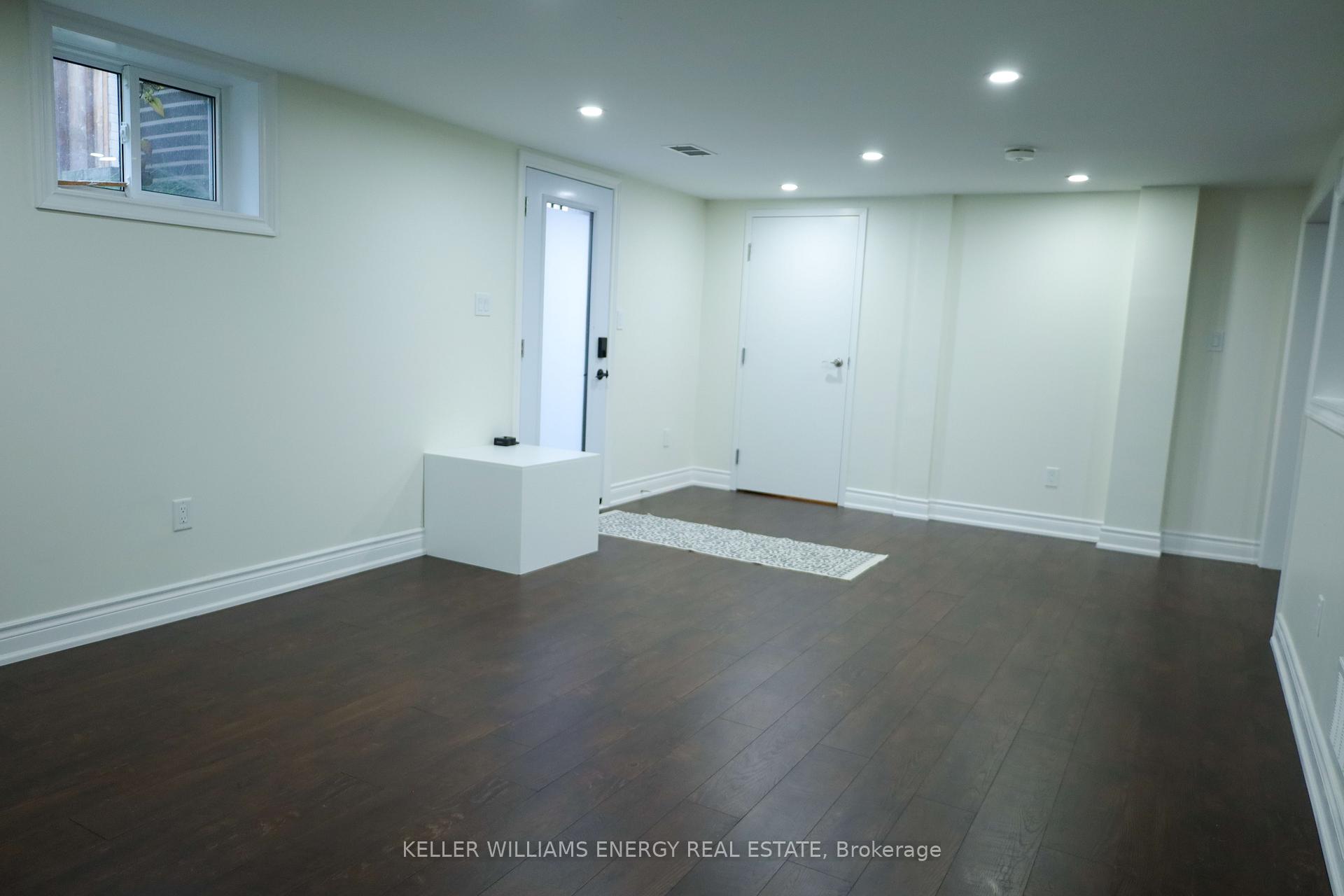 704 Oshawa Boulevard N Unit: Basement