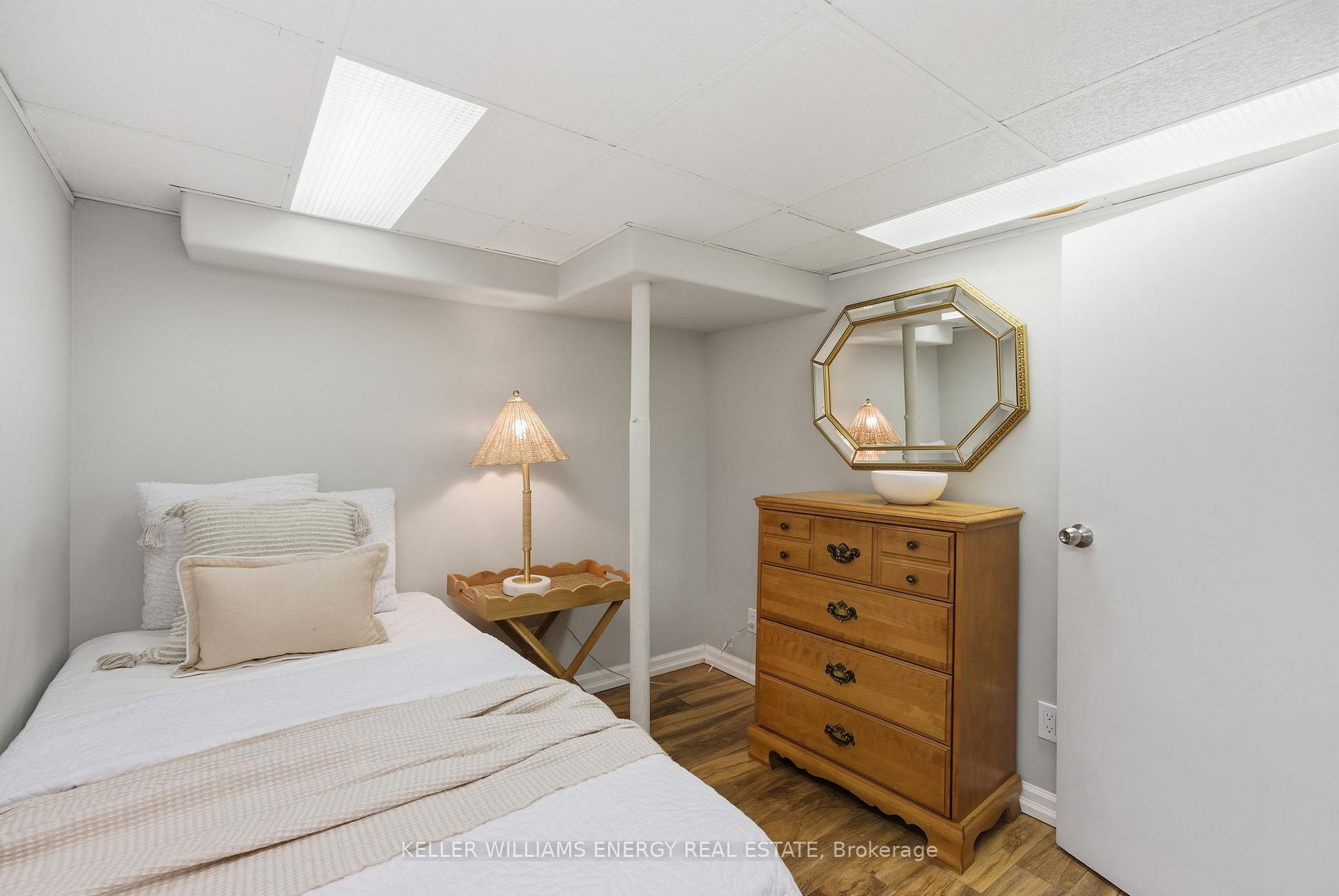 452 Simcoe Street N