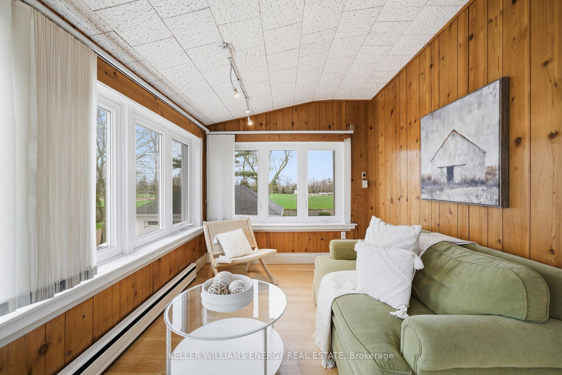 452 Simcoe Street N